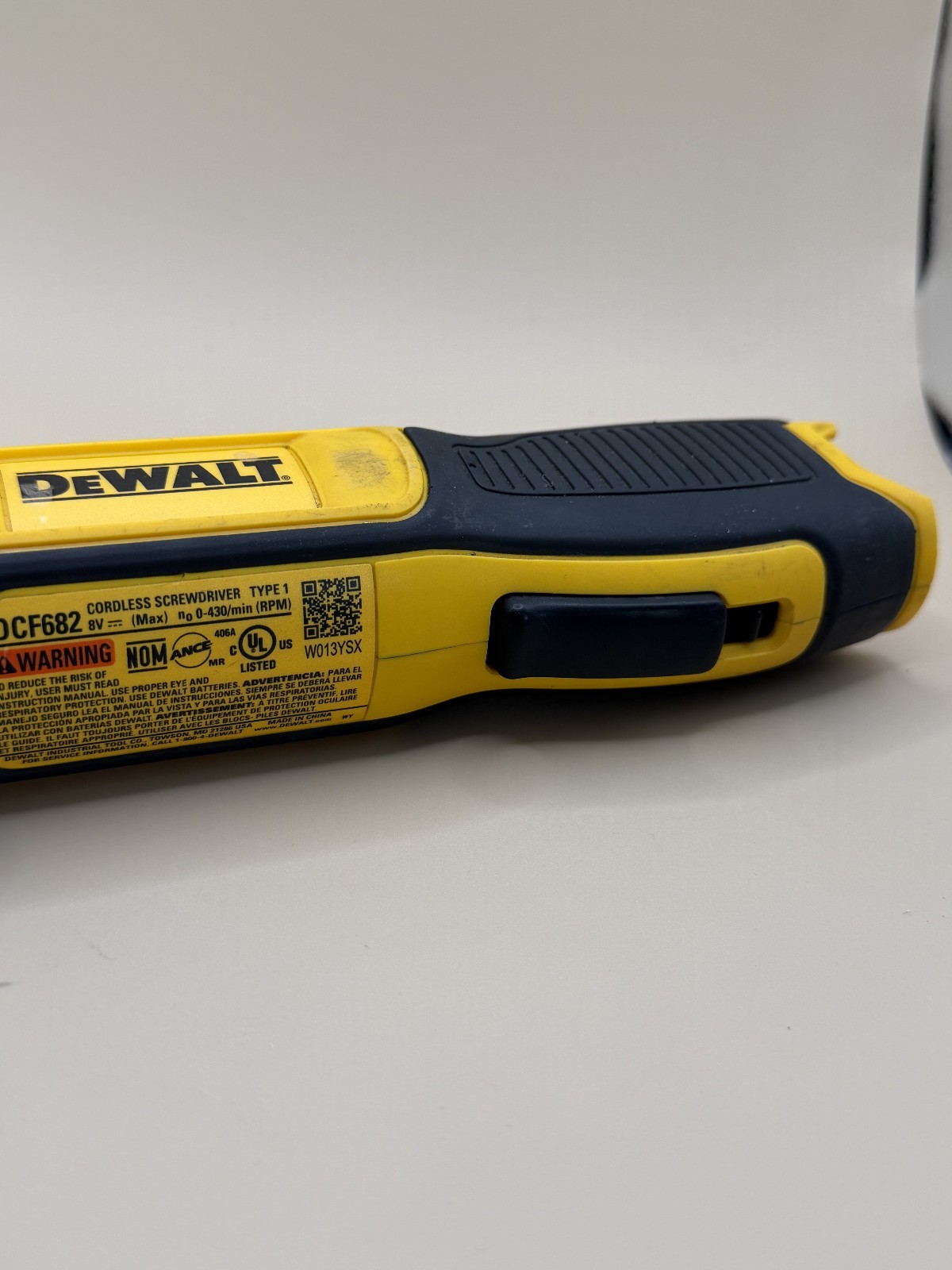 DEWALT DCF682 8V Max Gyroscopic Inline Screwdriver w/ Battery and DCB095 Charger