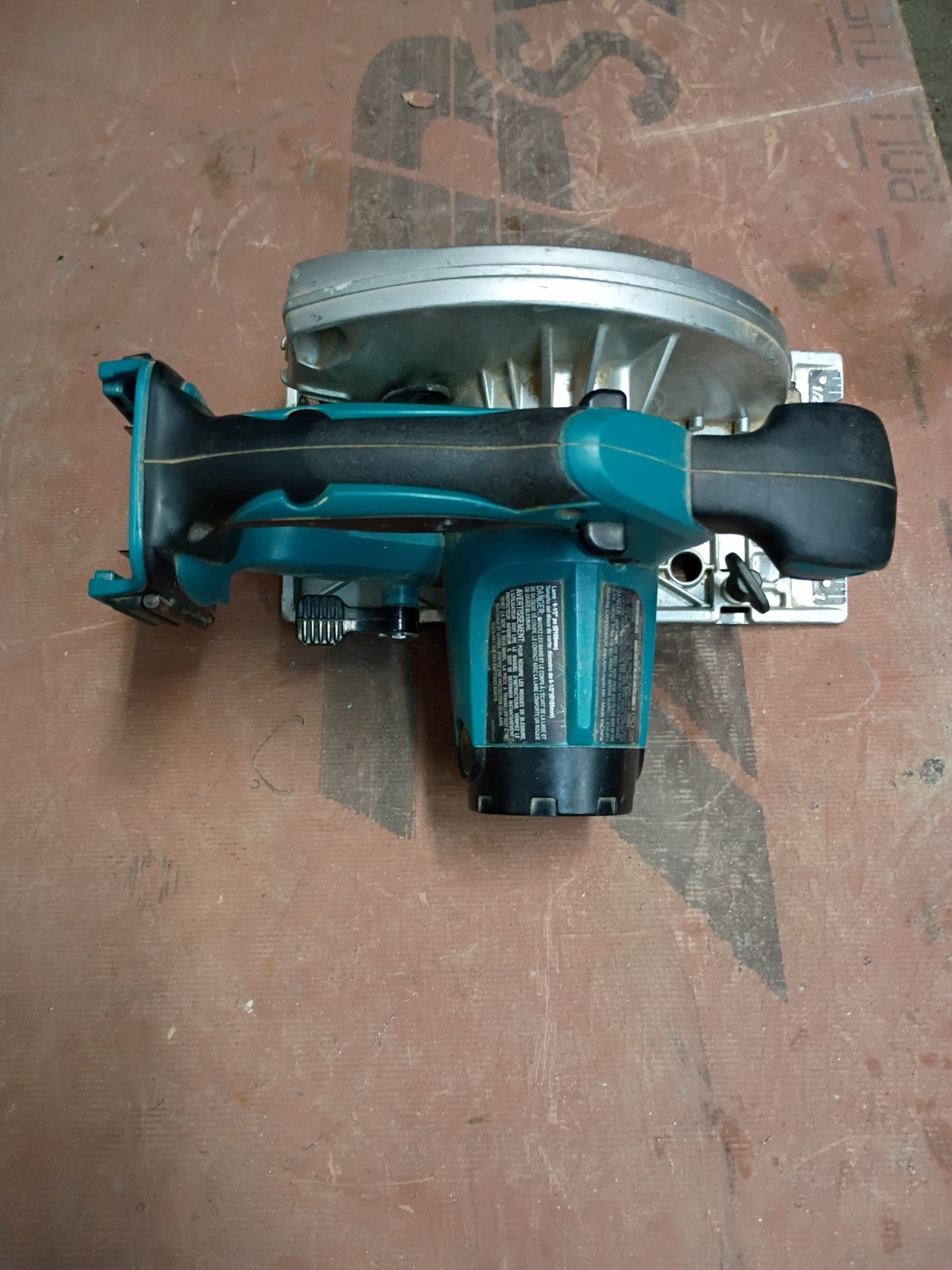 Makita XSS02 18V LXT Lithium-Ion Cordless 6-1/2&Prime; Circular Saw, Tool Only Works