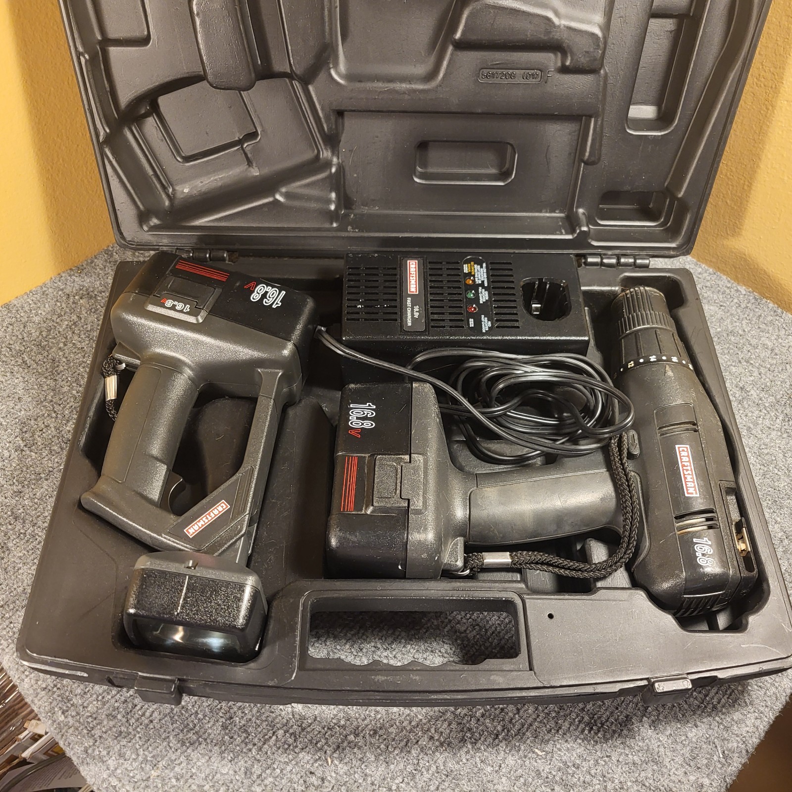 Craftsman 16.8 Volt Drill Set w/ Charger / (2x)Battery / Flashlight Lamp / Case