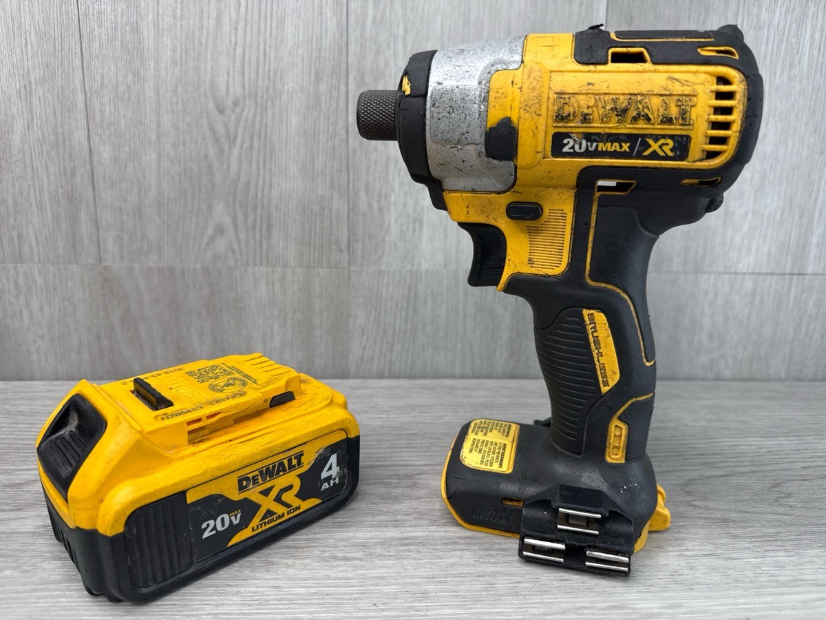 DeWalt 20V Max XR Brushless Impact Driver DCF886 w/4Ah Battery (A1D032794)