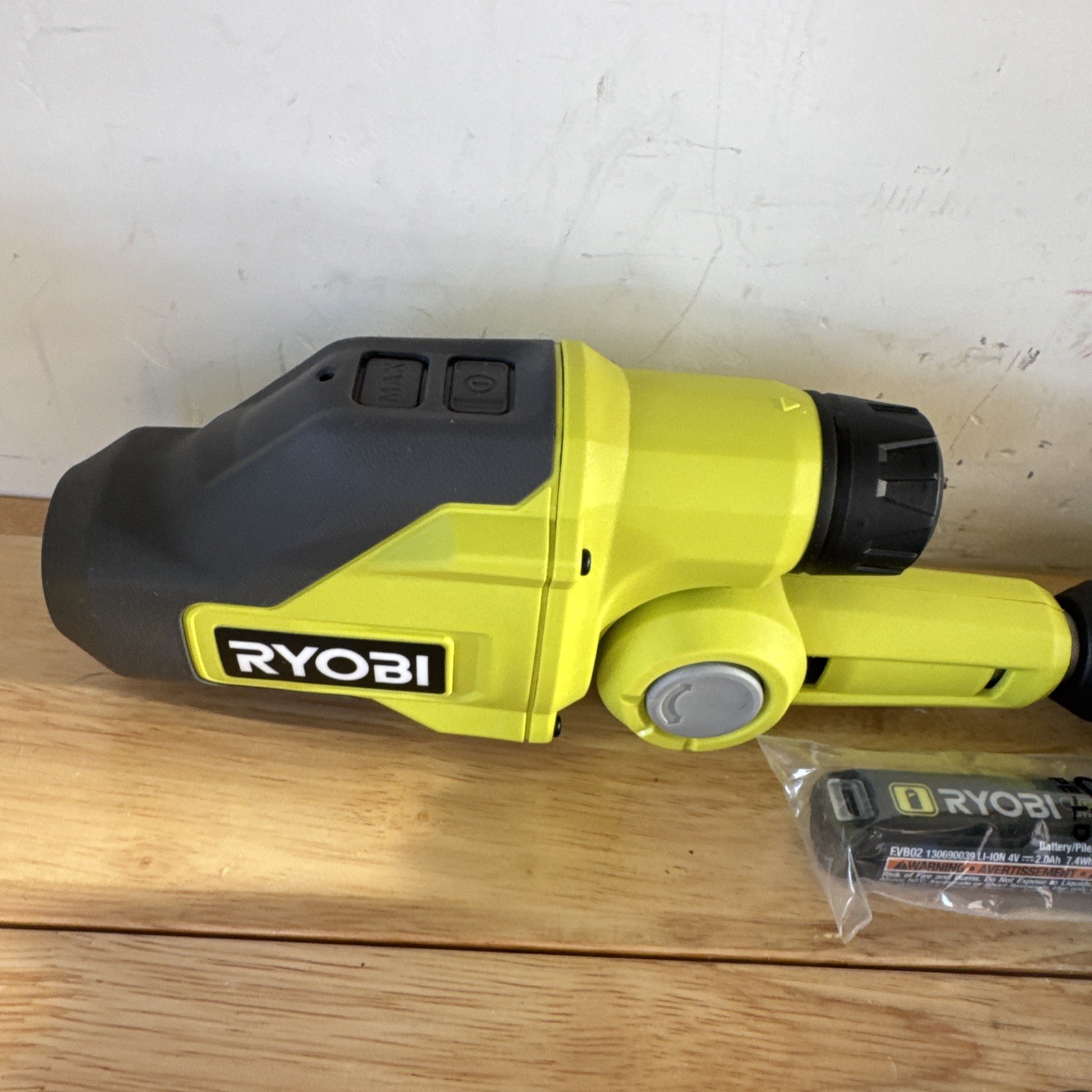 RYOBI USB Lithium Telescoping Power Scrubber Kit – 2Ah Battery, Charger & Hex