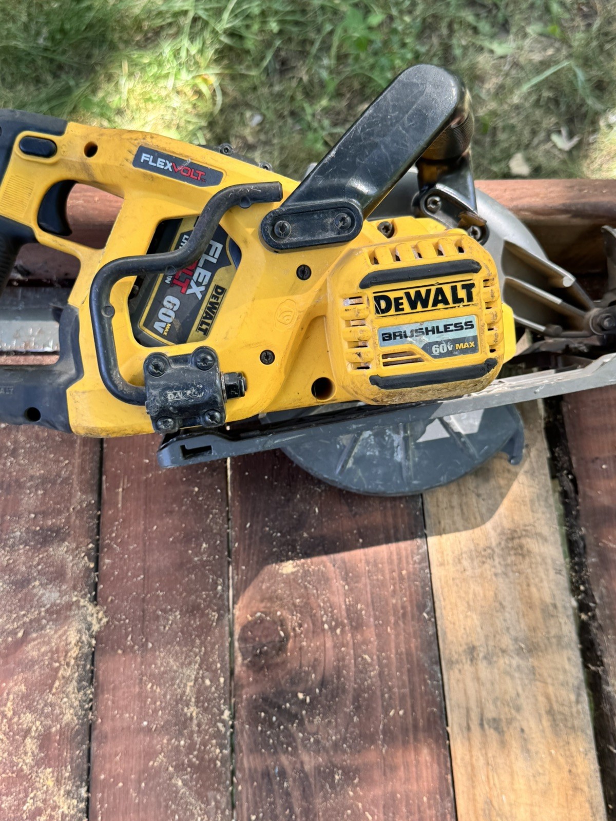 DeWalt Tools DCS577 7-1/4&Prime; Circular Worm Drive Saw + 6Ah Batt NO CHARGER *EUC*