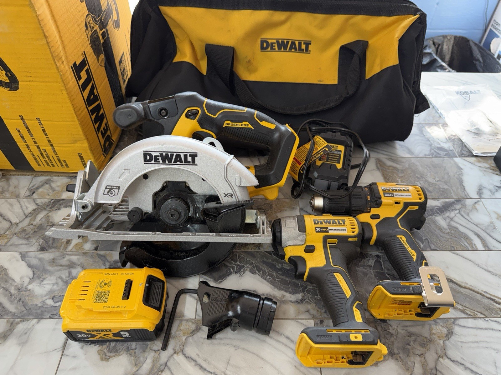 Dewalt Brushless 3-Tool Combo Kit DCK330P2