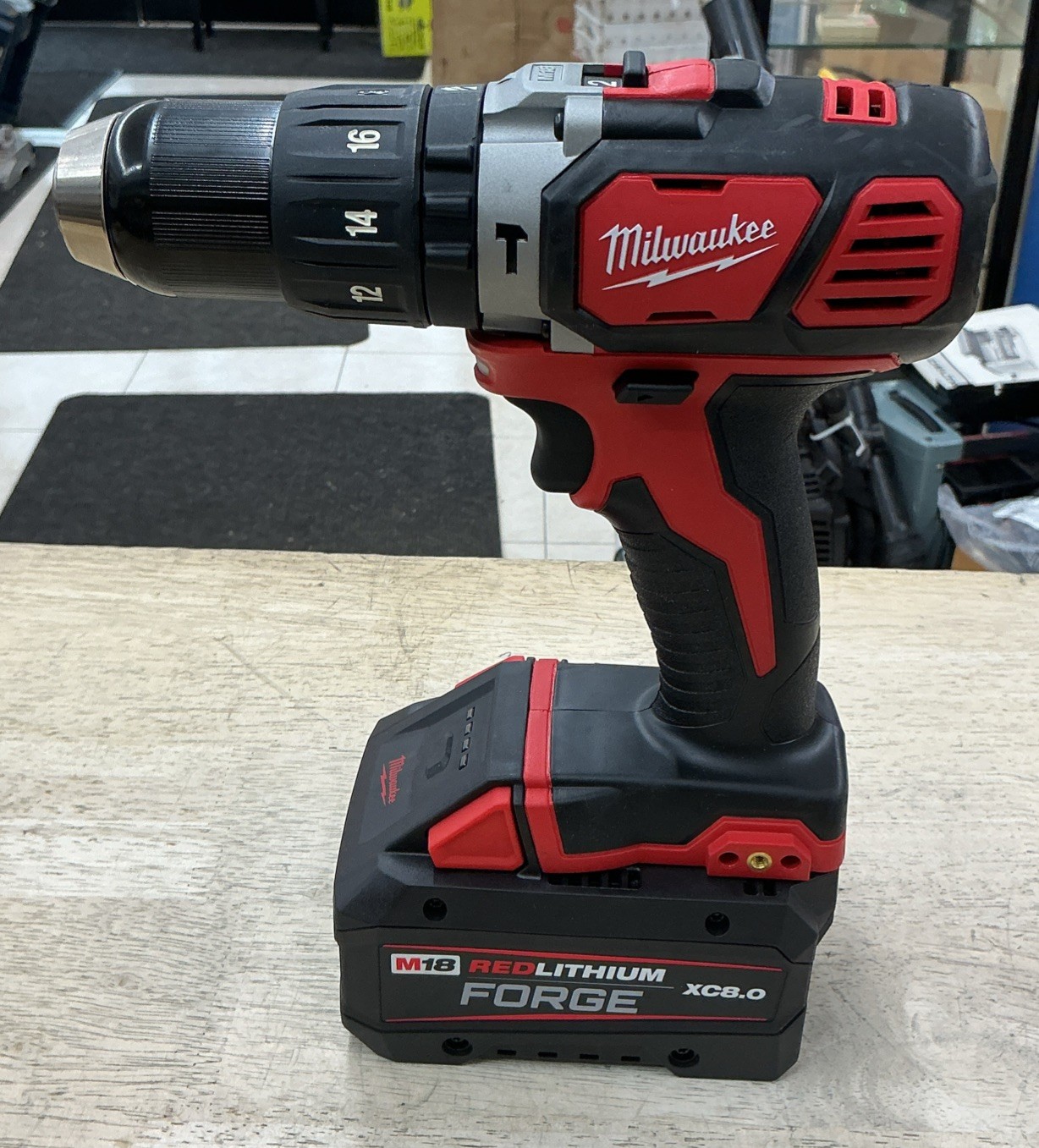 Milwaukee M18 2607-20 1/2in Hammer Drill w/ Red Lithium Forge XC8.0 Battery