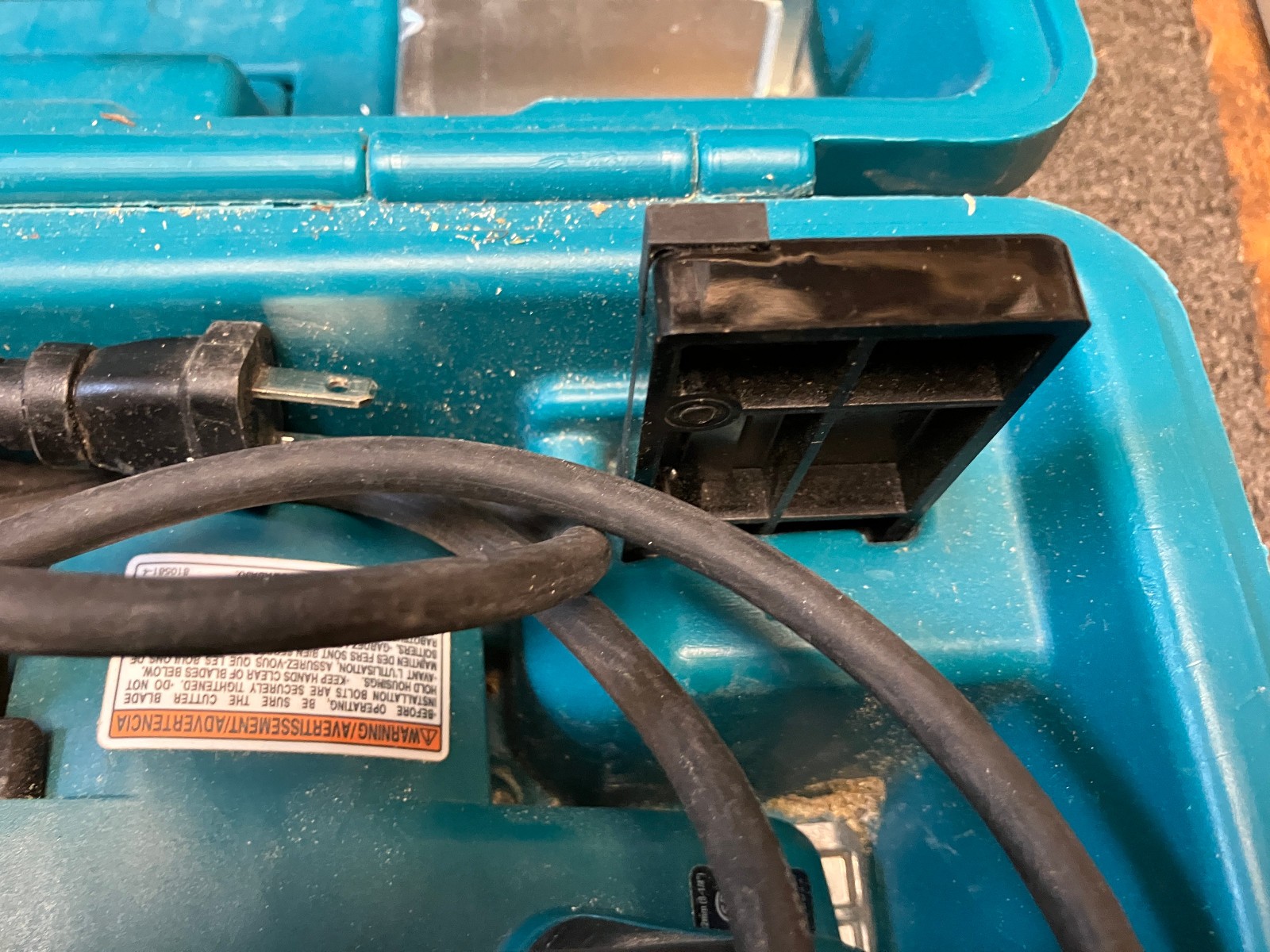 Makita 6.5 Amp 3‑1/4&Prime; Planer, with Tool Case 110v kp0800k