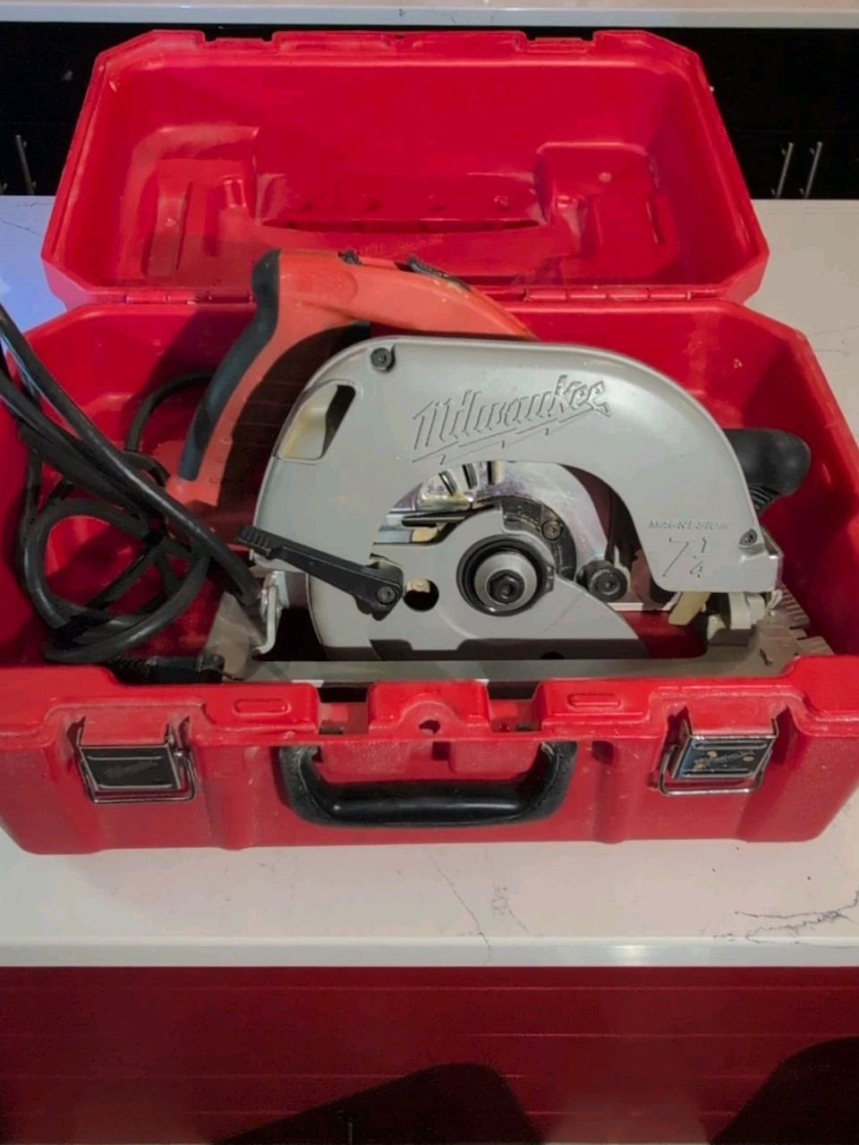 MILWAUKEE 6390-20 – Tilt-Lok – 120V -7-1/4&Prime; Circular Saw – Corded – W/Hard Case