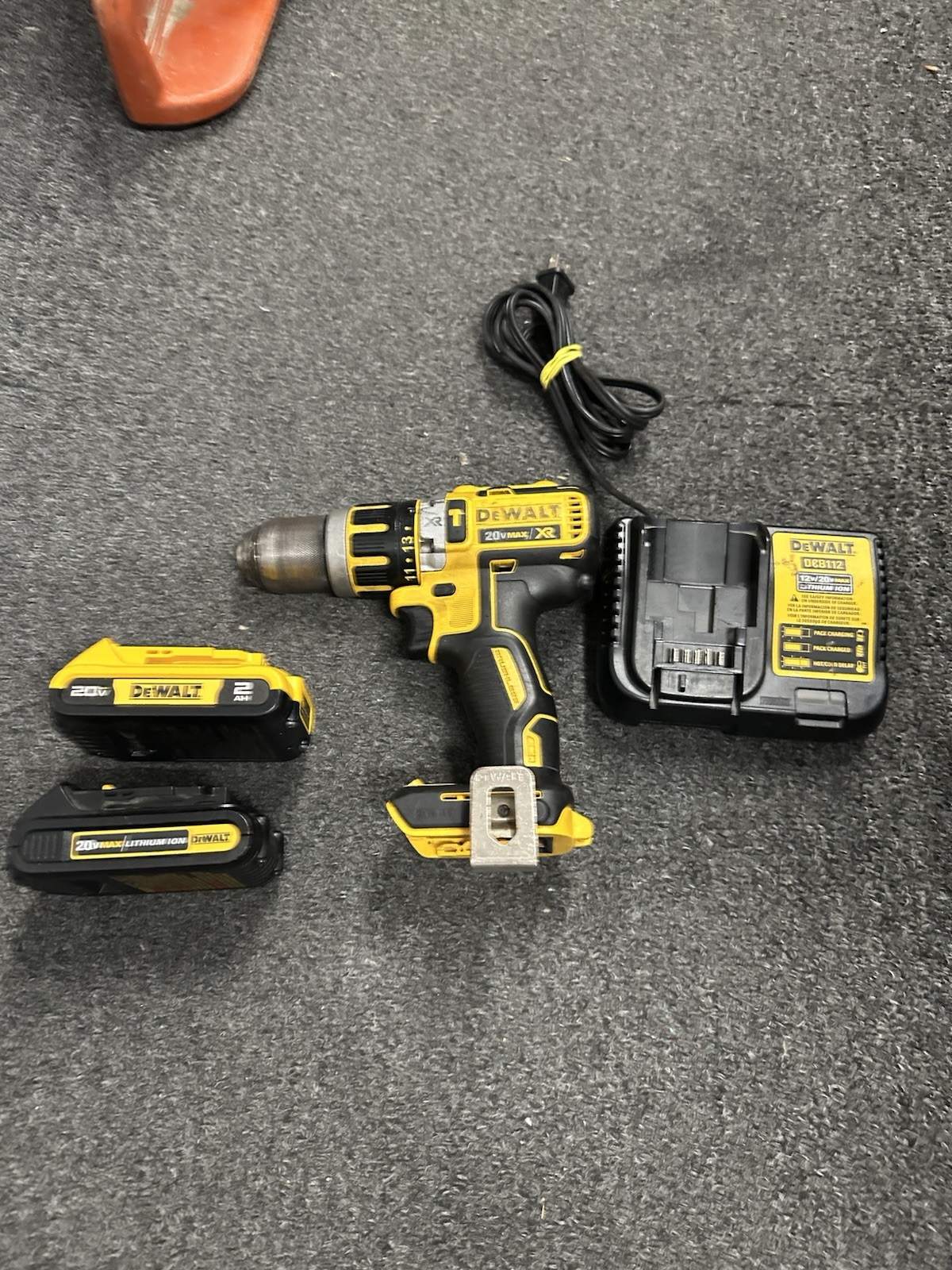 DeWalt DCD795 20V XR Brushless 1/2&Prime; Hammer Drill Driver + 2 Battery, Charger