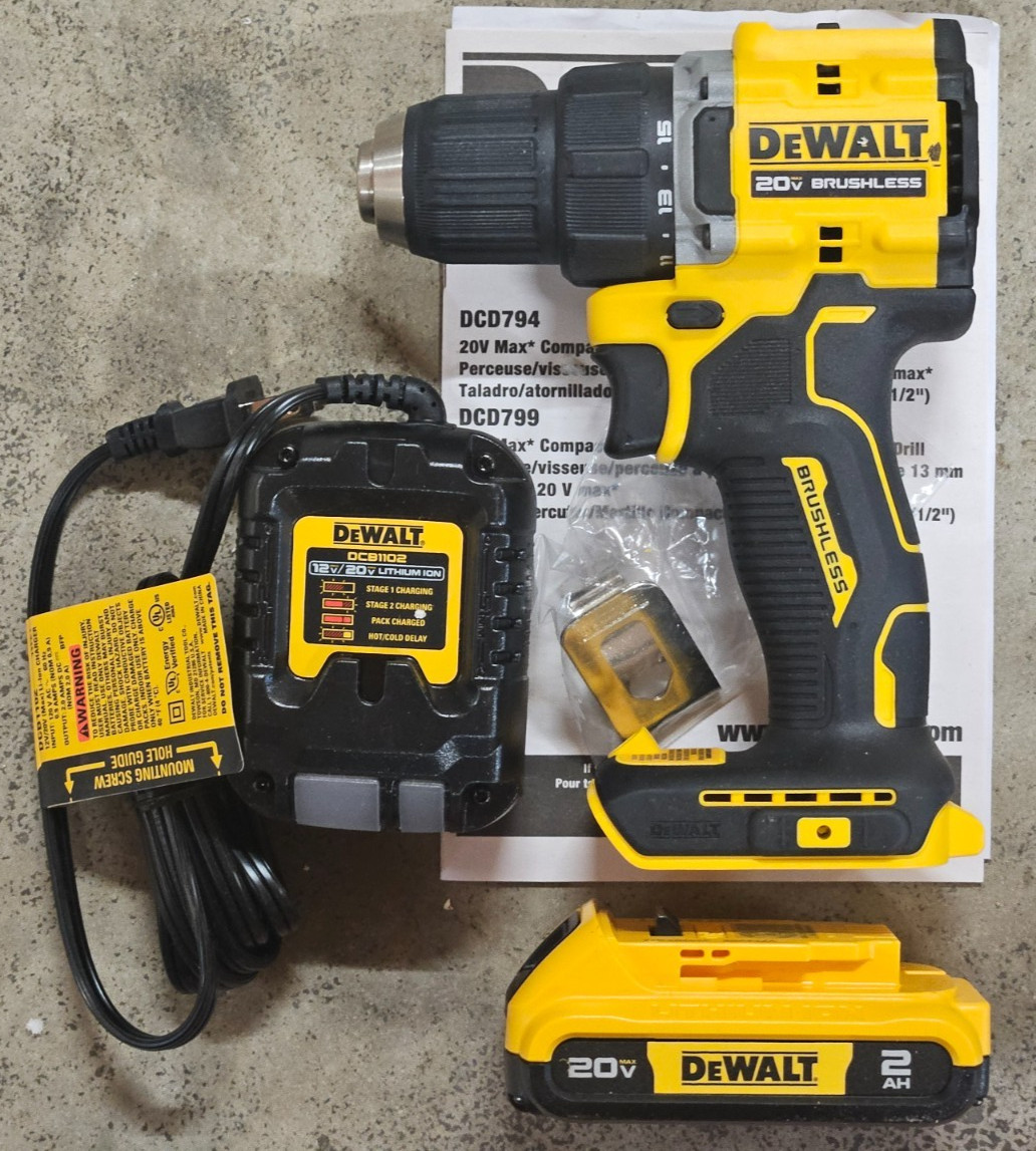 NEW DeWalt 20V ATOMIC Brushless 1/2&Prime; Drill Driver w/ 2aH Battery Model# DCD794