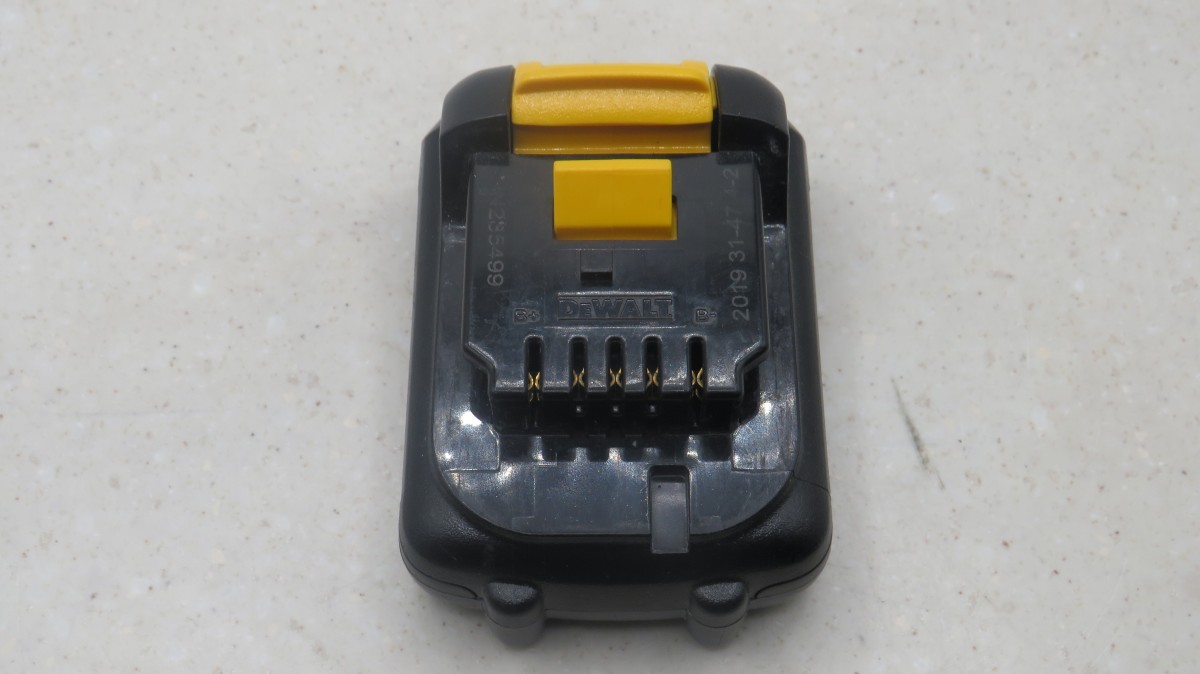 DeWalt DCF815 12V Max 1/4-inch Hex Sub-Compact Impact Driver Kit (TDY030847)