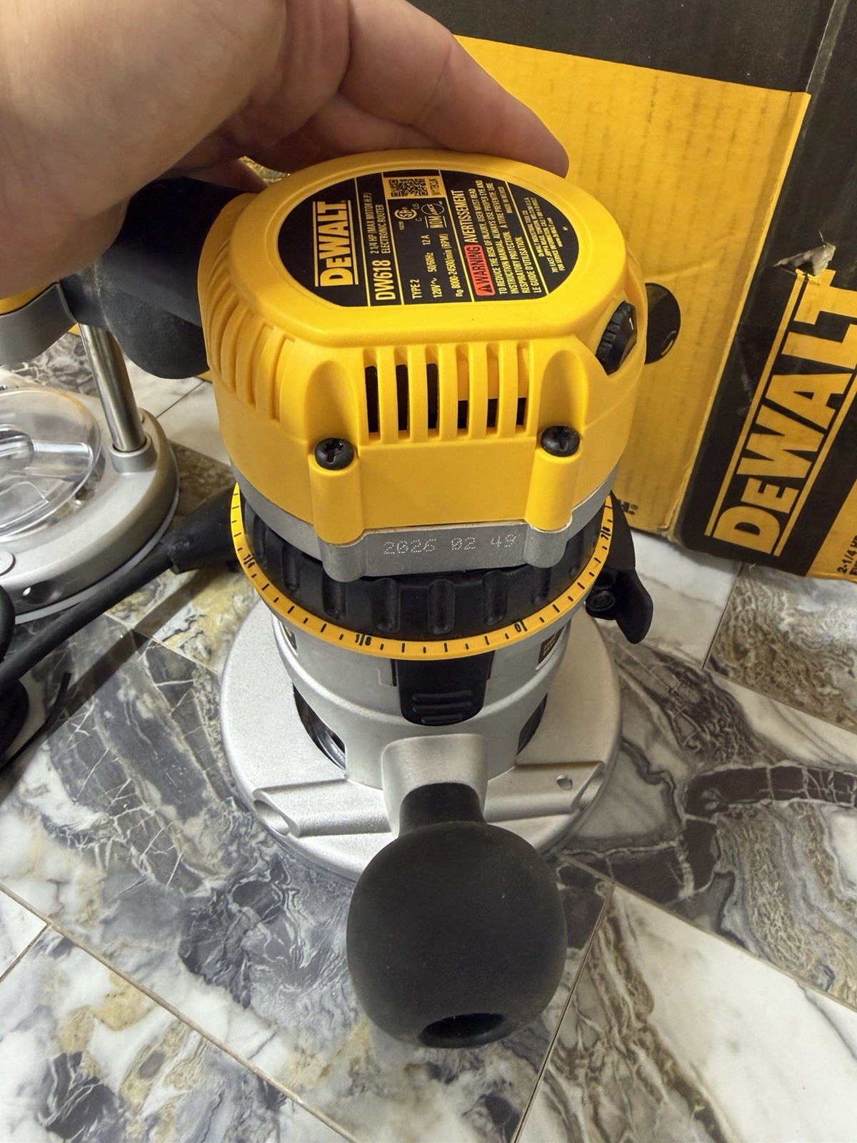 DEWALT DW618PKB 12-Amp Variable Speed Router Kit, Fixed and Plunge Bases
