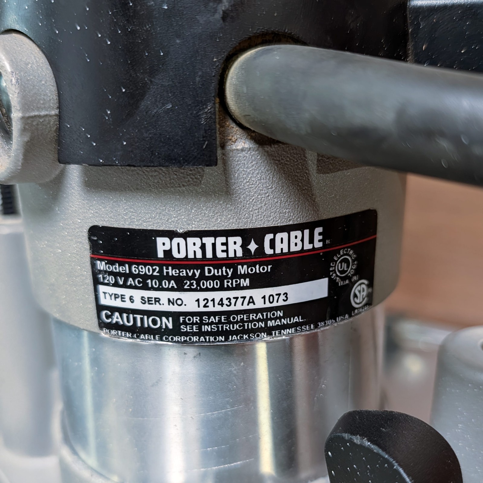 Porter Cable 6902 Heavy Duty Router w/ 1001 fixed base 6931 plunge base & case