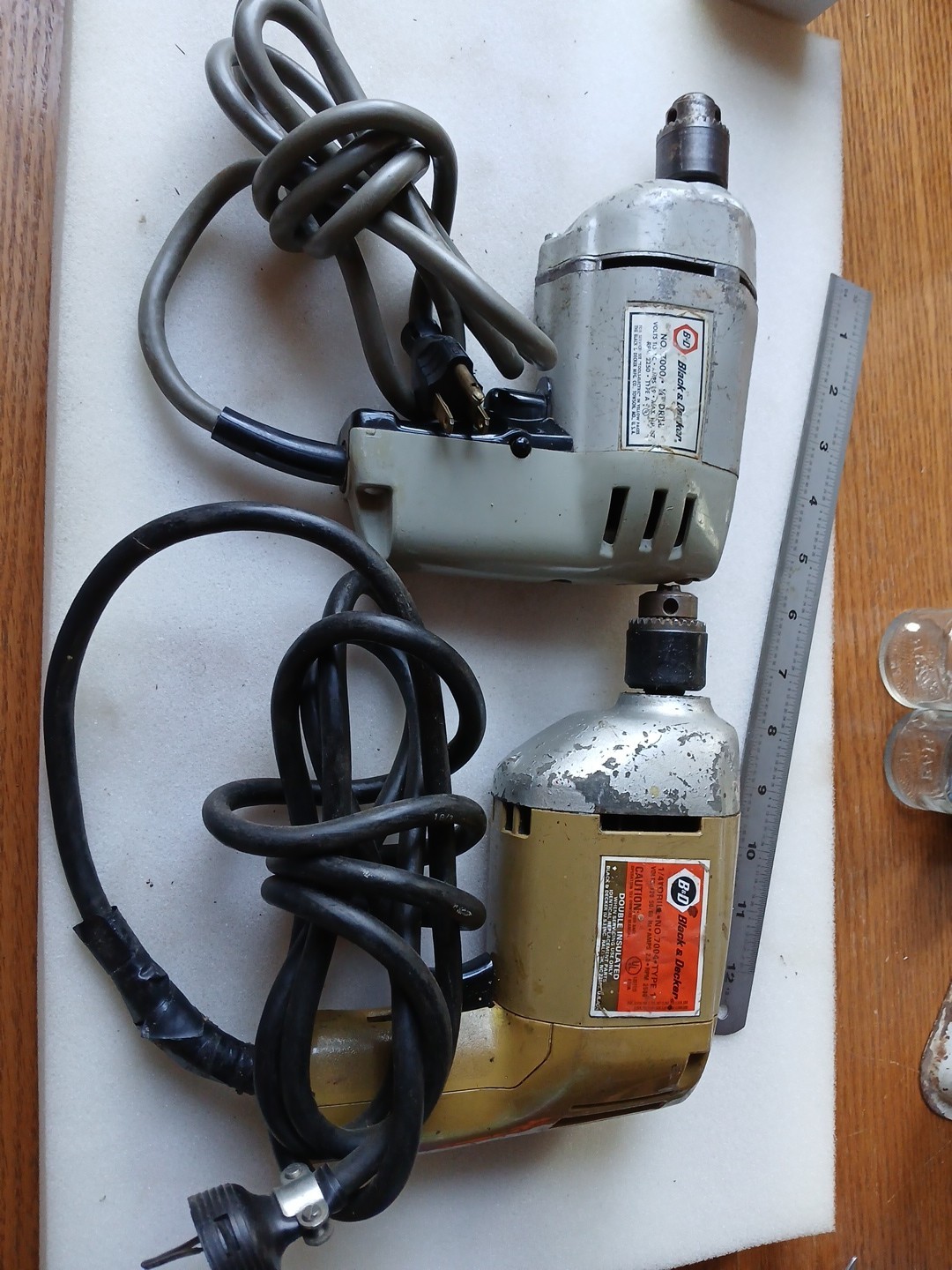 2 Vintage Black & Decker 7000 7004 Corded Drill 1/4&Prime; Beige Gray Both Work!