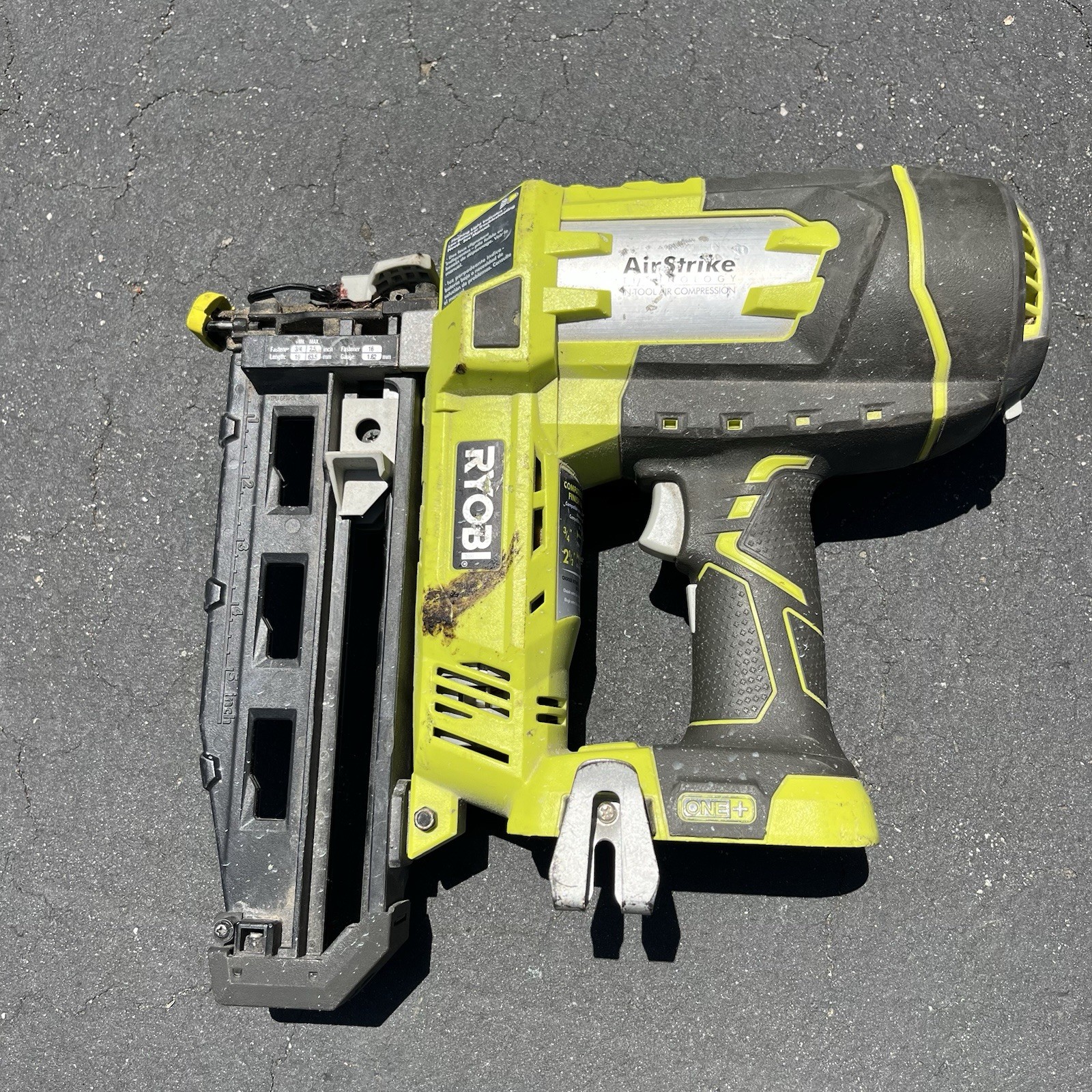 Ryobi P325 18V One+ AirStrike Cordless Finish Nailer with 18V Battery