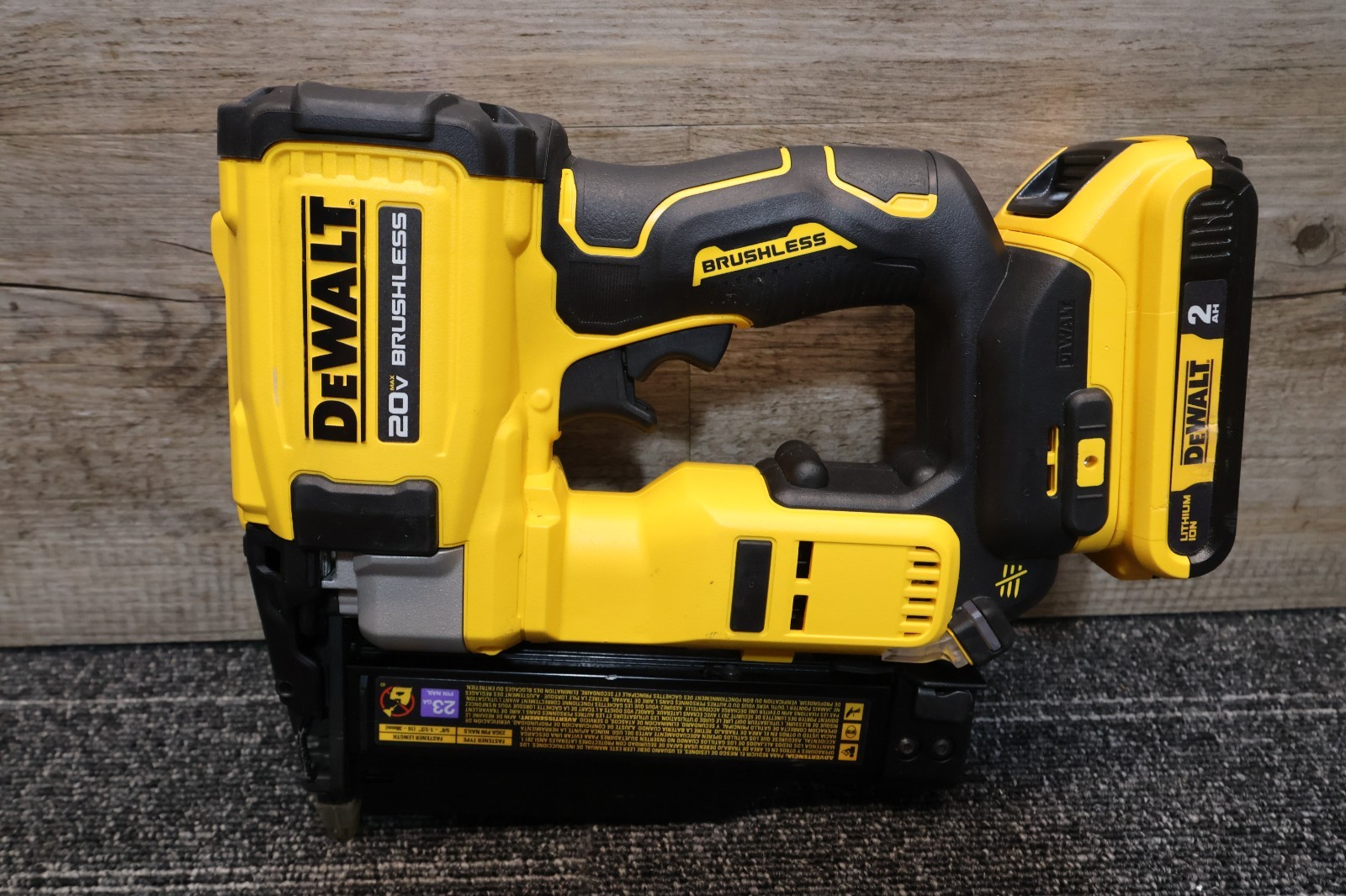 DEWALT DCN623 ATOMIC 20V MAX 23 GA Pin Nailer Kit w/2.0Ah Battery & Charger