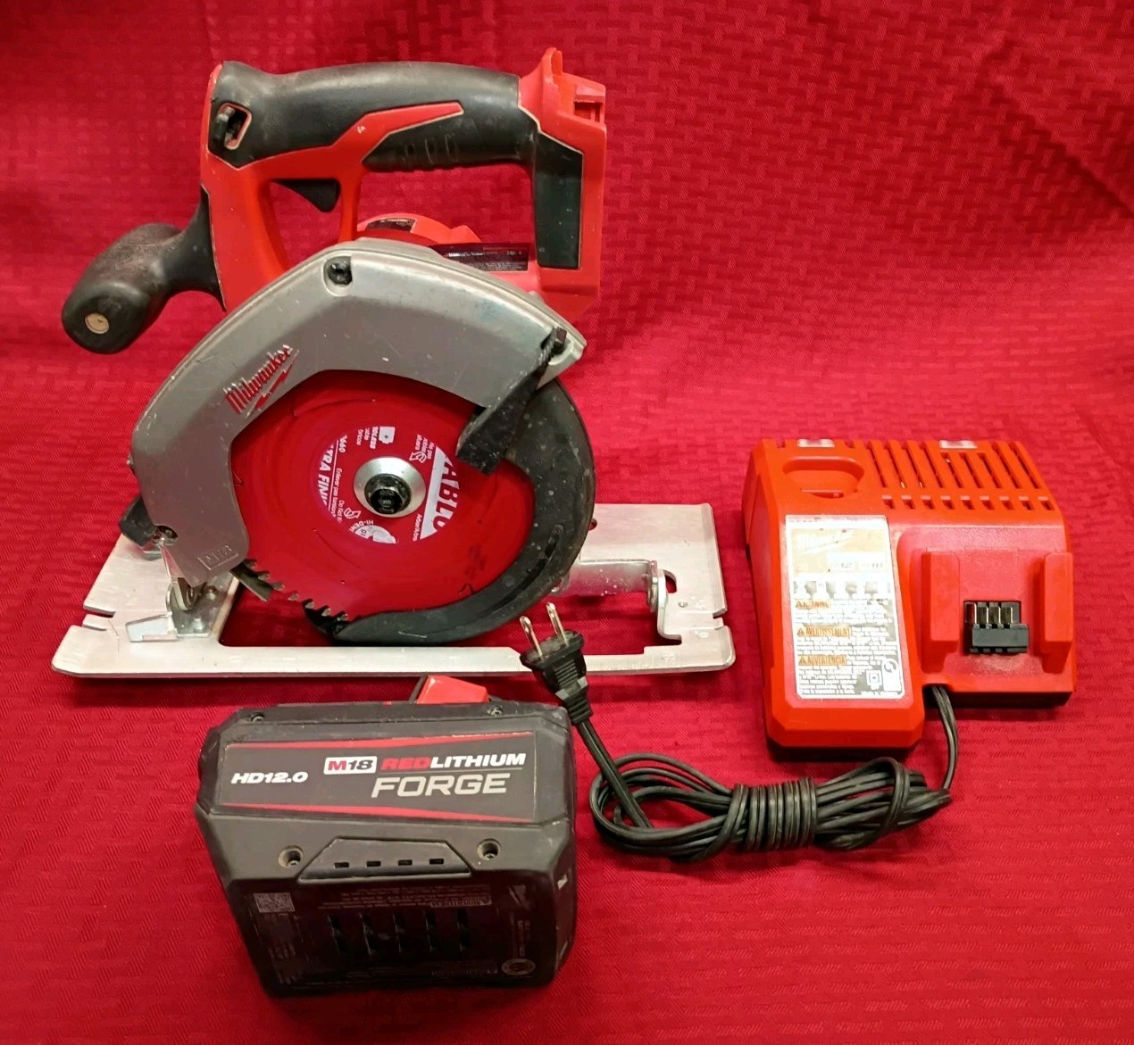 Milwaukee 2630-20 M18 6-1/2&Prime; Circular Saw W/ HD12.0AH Battery & Charger