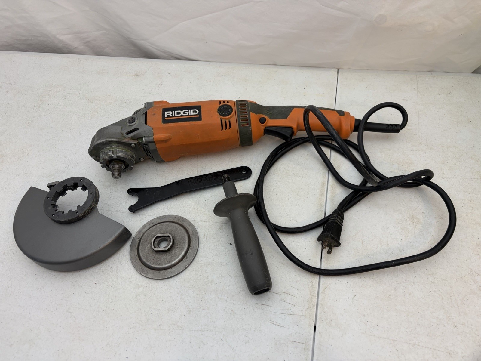 PARTS OR REPAIR RIDGID 15 Amp Corded 7 in. Twist Handle Angle Grinder R10202
