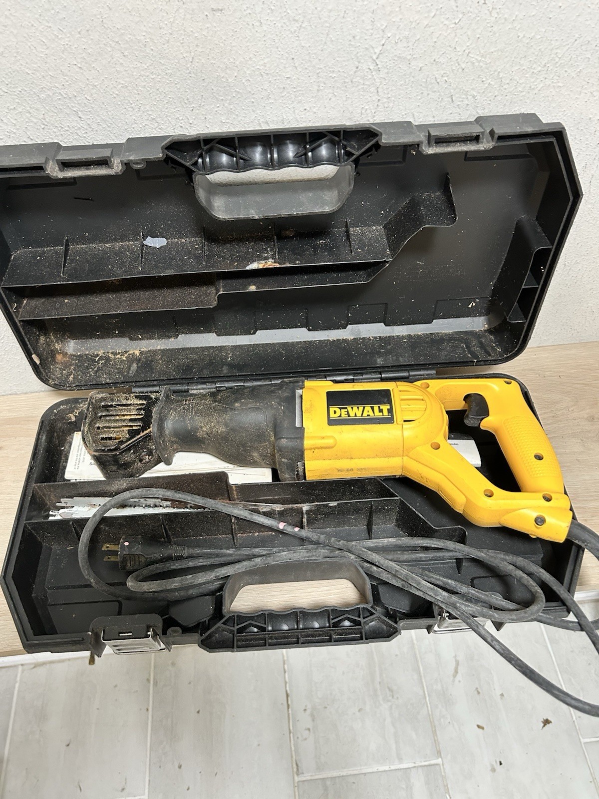 DeWalt DW304P Corded Reciprocating Saw with Case Tested Working