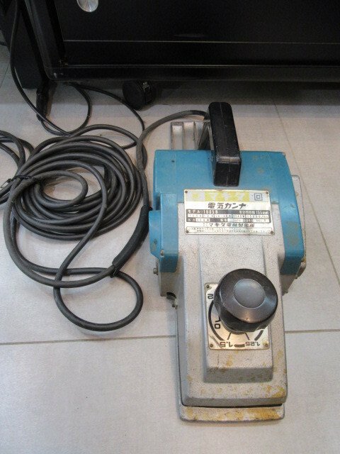 Makita 6 1/8 Planer 1805B 155mm 50-60Hz 1140W 12A 100V 15000RPM Working