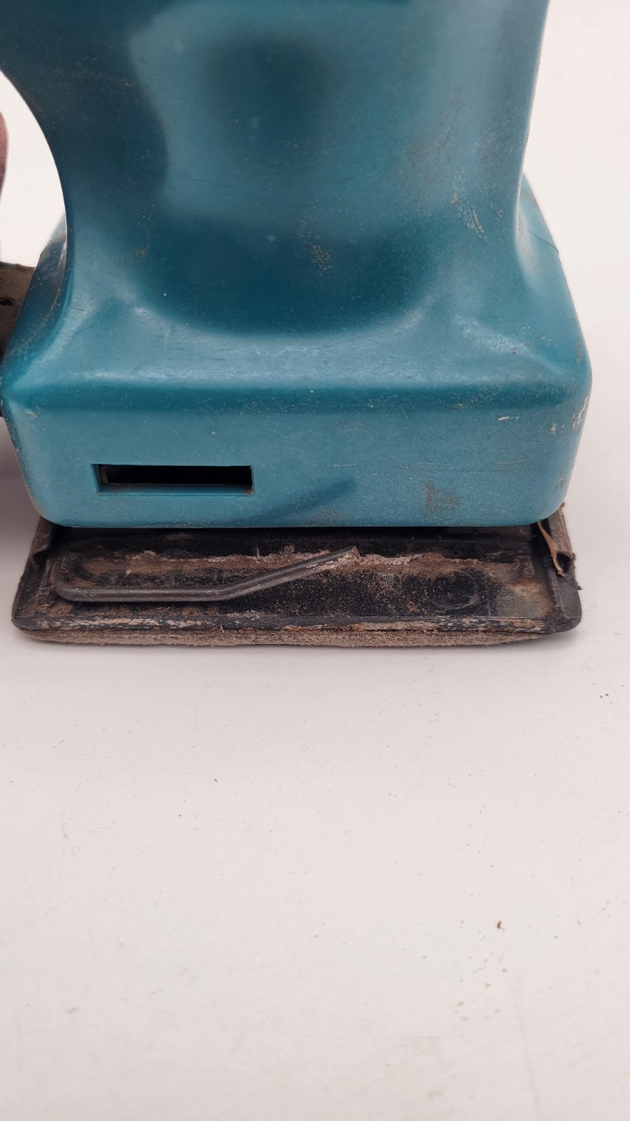 Makita BO4552 Corded 1/4 Sheet Palm Finishing Sander with Dust Bag Working