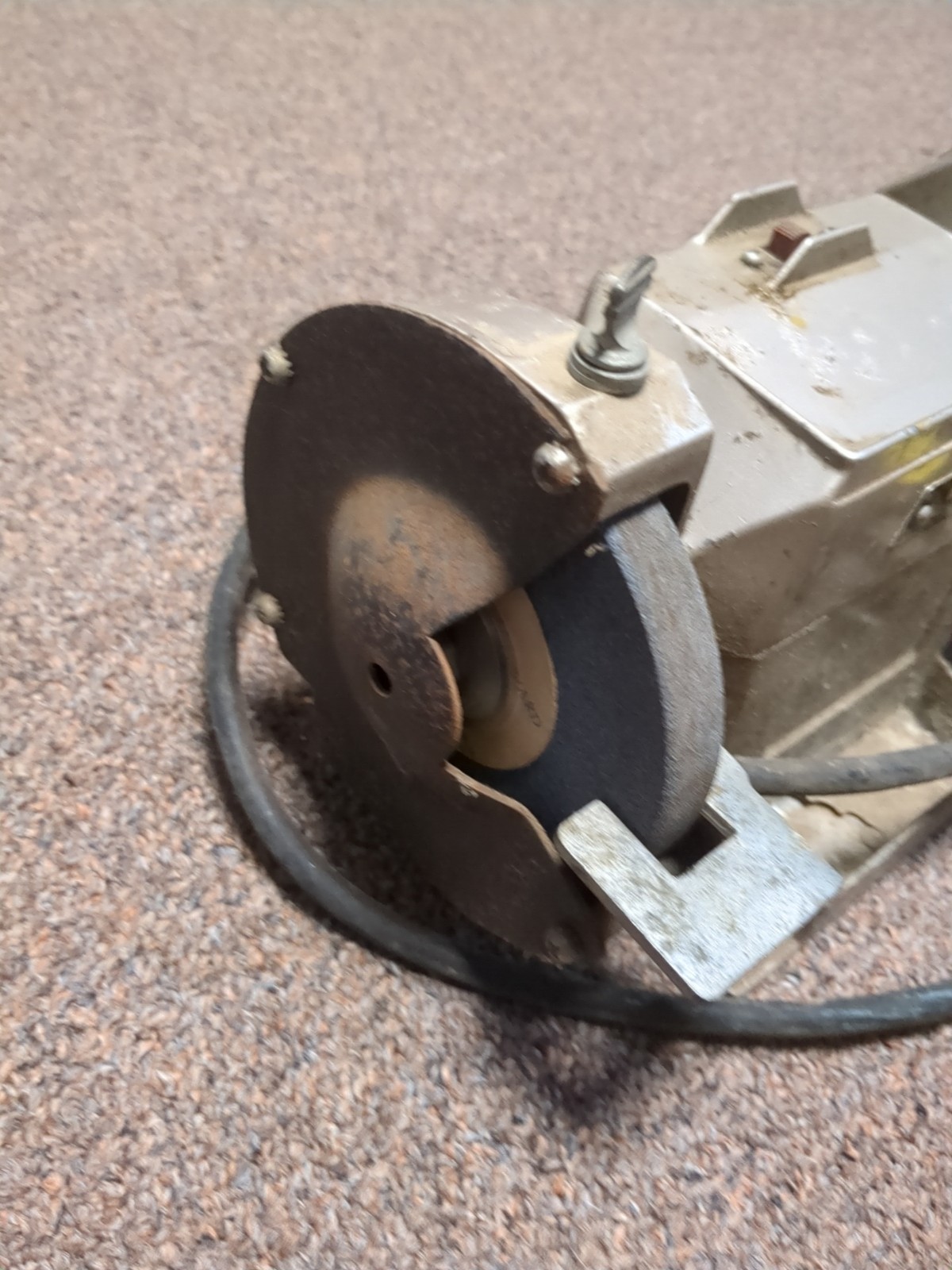 Thor vintage bench grinder. 115 V.A.C., 60 cycle, 2.0 Amps, 3450 R.P.M., 