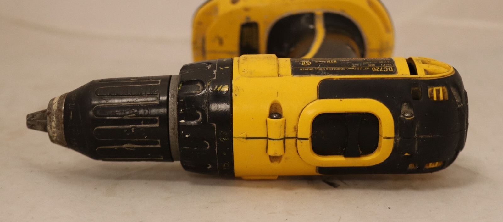 (DC720) DeWalt 18V Cordless 1/2&Prime; » Drill/Driver W/ dc9099 battery