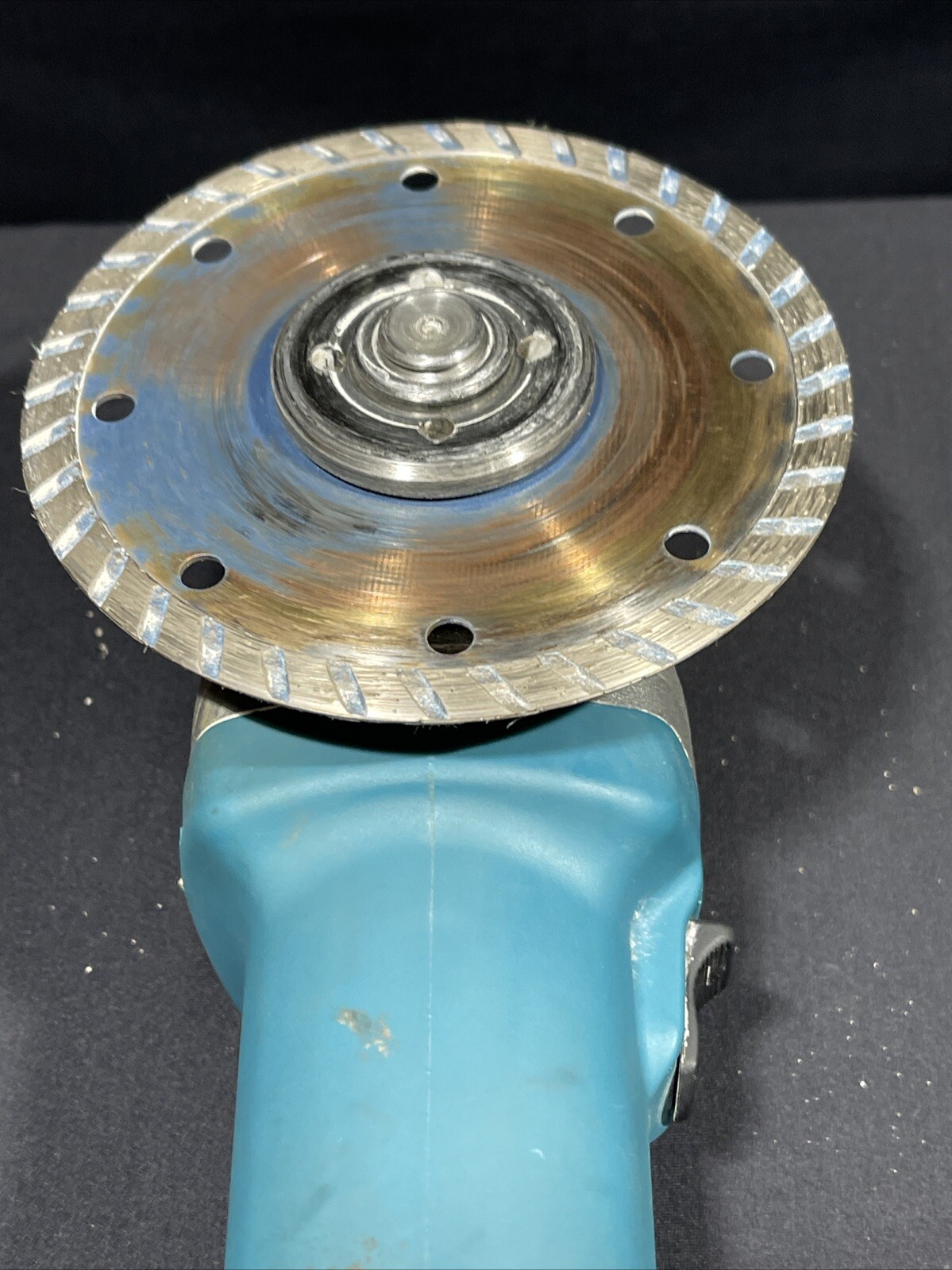 Makita 9557NB 120V 4-1/2 In Slide Switch AC/DC Angle Grinder
