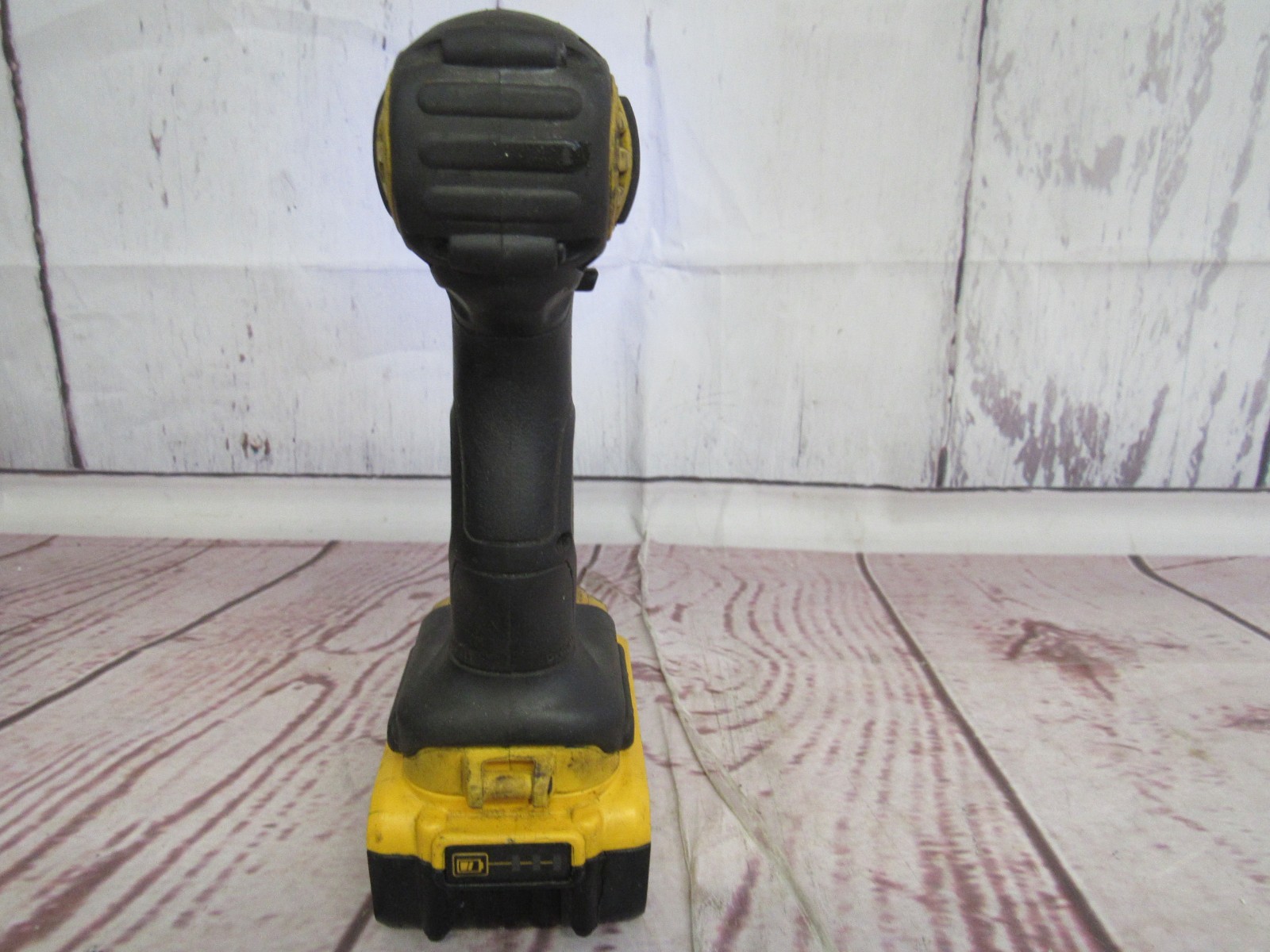 DEWALT DCF880 20V MAX 1/2&Prime; Cordless Impact Wrench Kit w/ Battery, Charger & Case