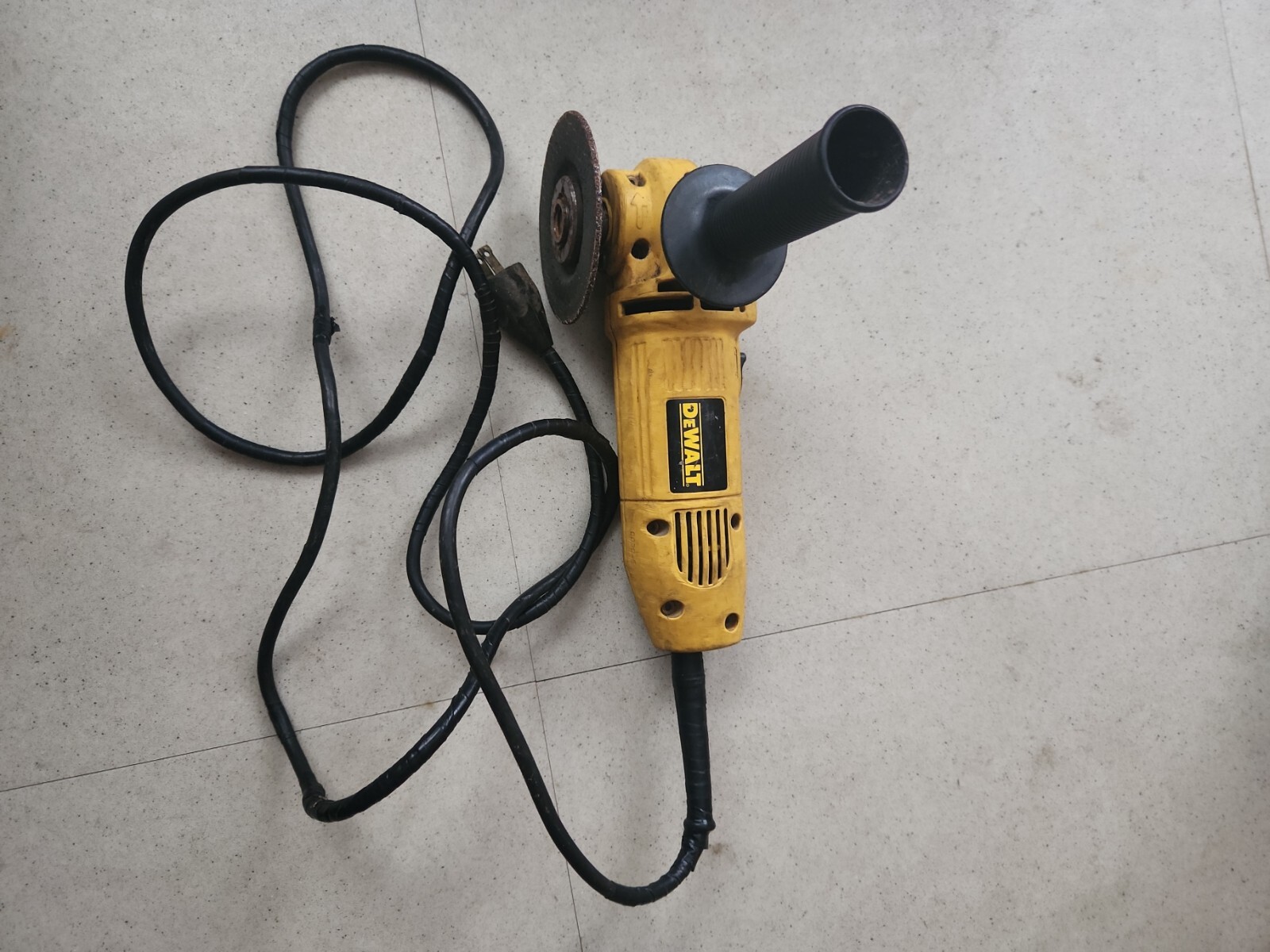 dewalt angle grinder corded has a missing guard, size 4 1/2