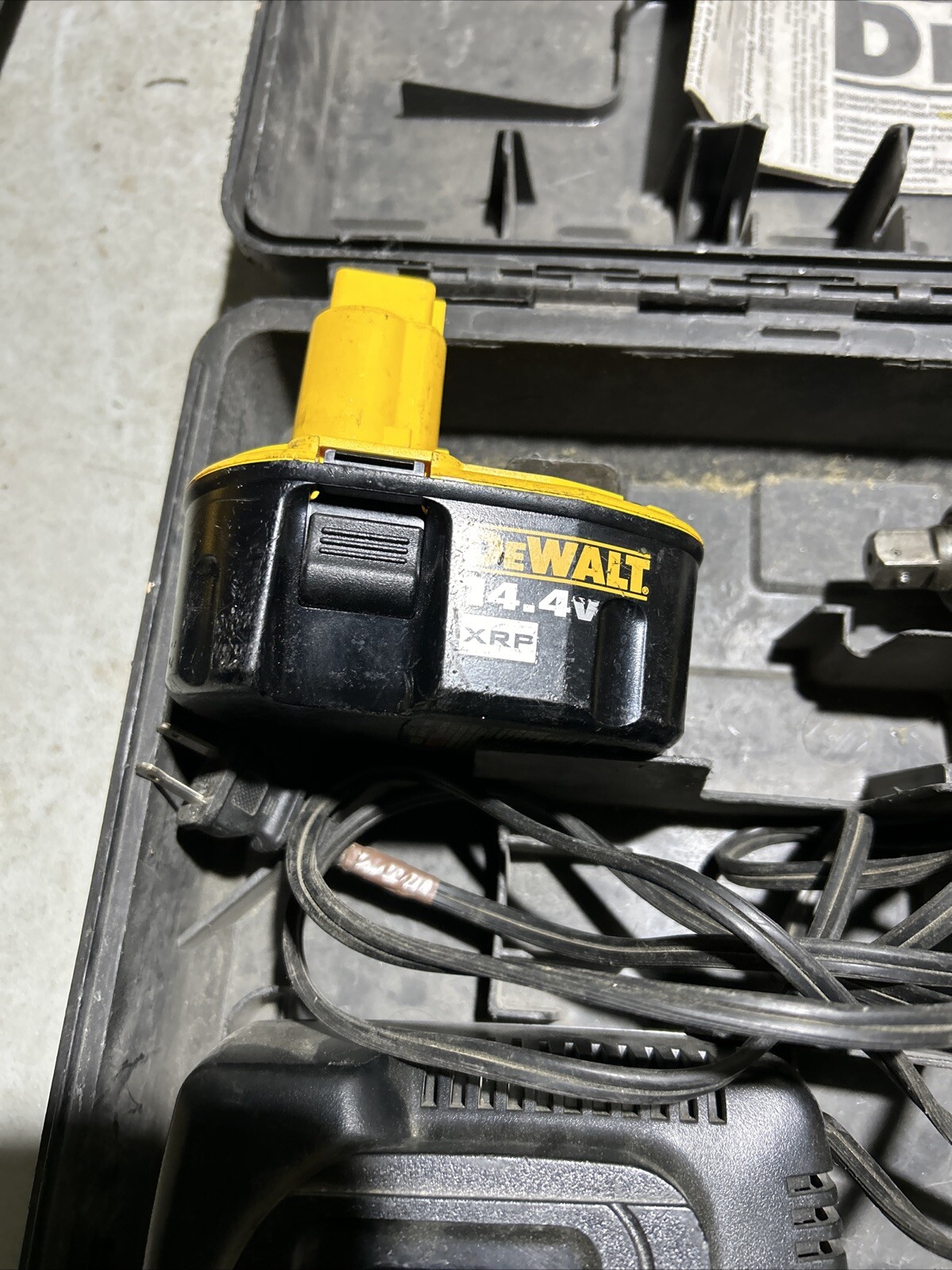 🔥DEWALT DW055 14.4V 1/2&Prime; Impact Wrench With DW9107 Charger DC9091 Battery Case