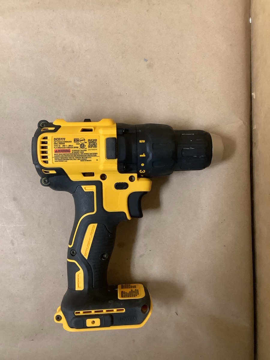 DEWALT DCD777 YELLOW/BLACK 1/2&Prime; DRIVE 20V MAX CORDLESS BRUSHLESS DRI (B42014589)