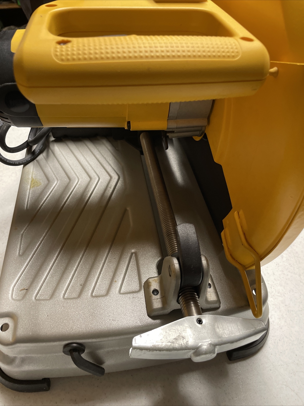 DeWALT D28715 14&Prime; 5.5HP Metal Chop Saw Quik Change Keyless Blade System O14