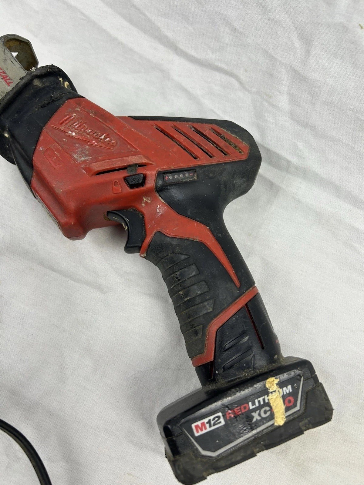 Milwaukee 2420-20 12V 12 Volt M12 Hackzall Reciprocating Saw With 4.0 Ah Battery