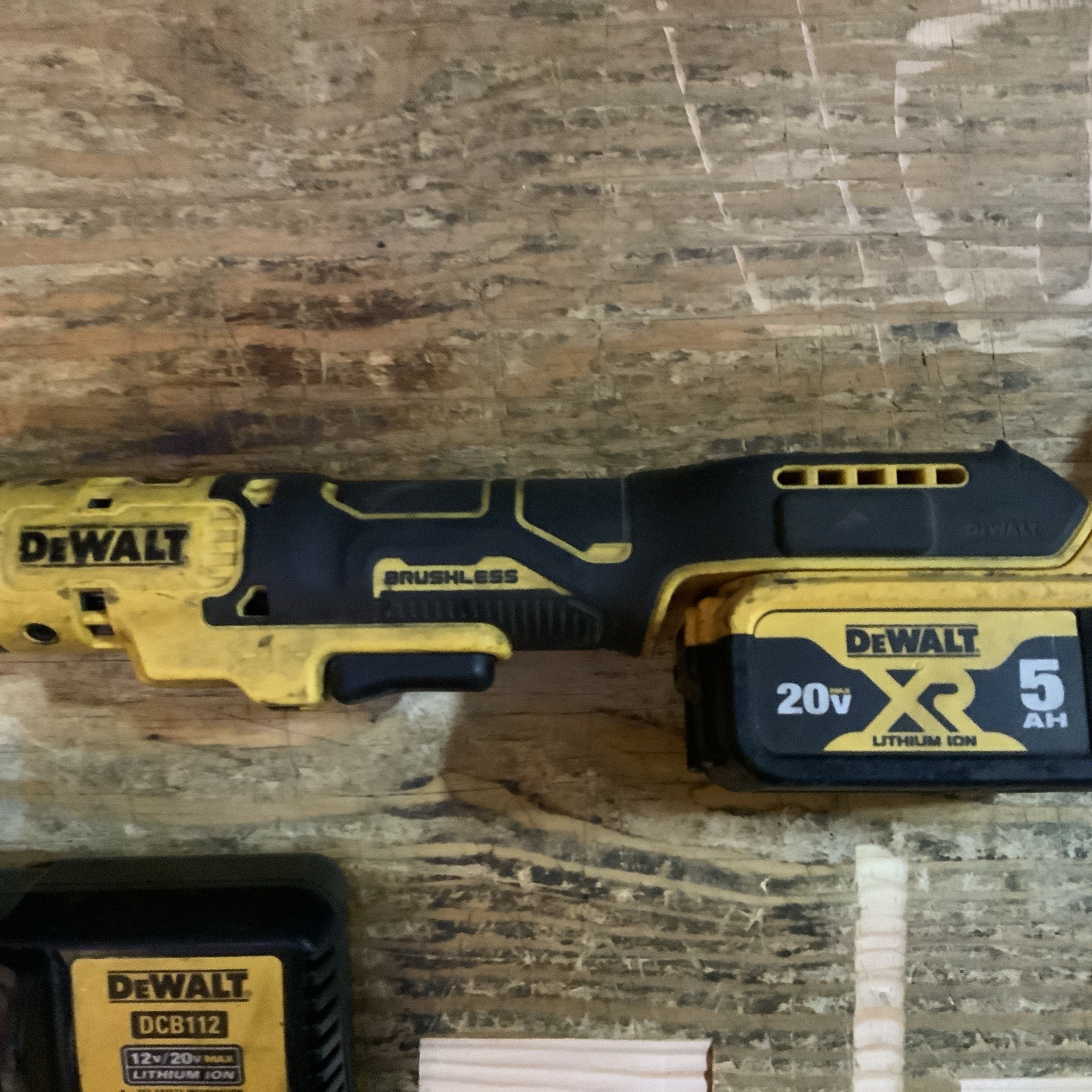 DeWalt DCF513 ATOMIC 20V MAX Cordless 3/8&Prime; Ratchet+Charger+Battery