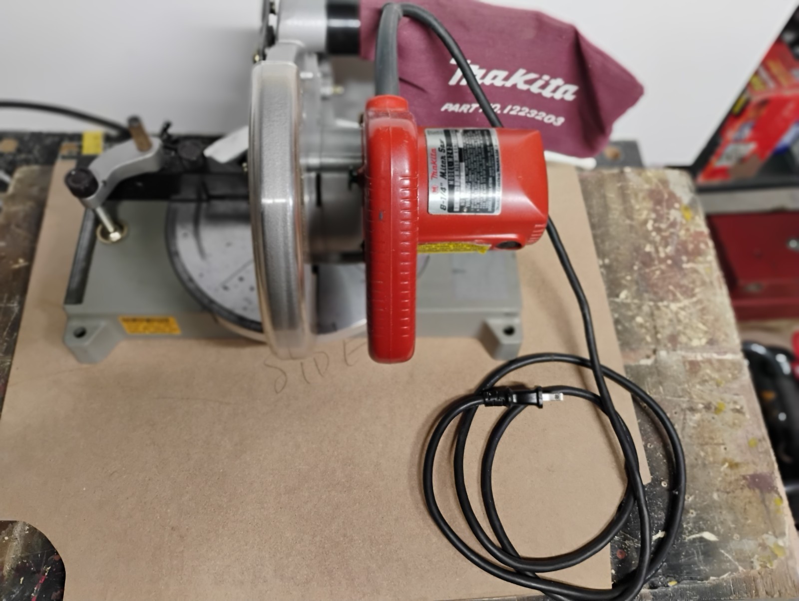 Makita M242 8 1/2 Mitersaw Very Nice Condition