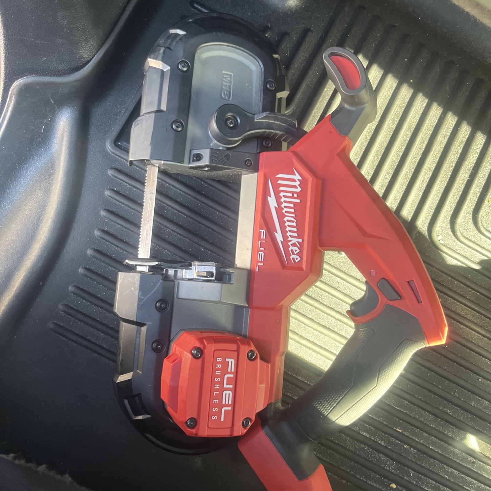 Milwaukee (2829-20) Band Saw – Red