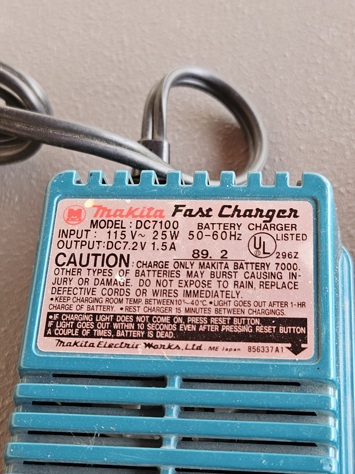 Makita DA390D 9.6V 3/8&Prime; Keyless Variable Speed Right Angle Drill Charger 3 Batts