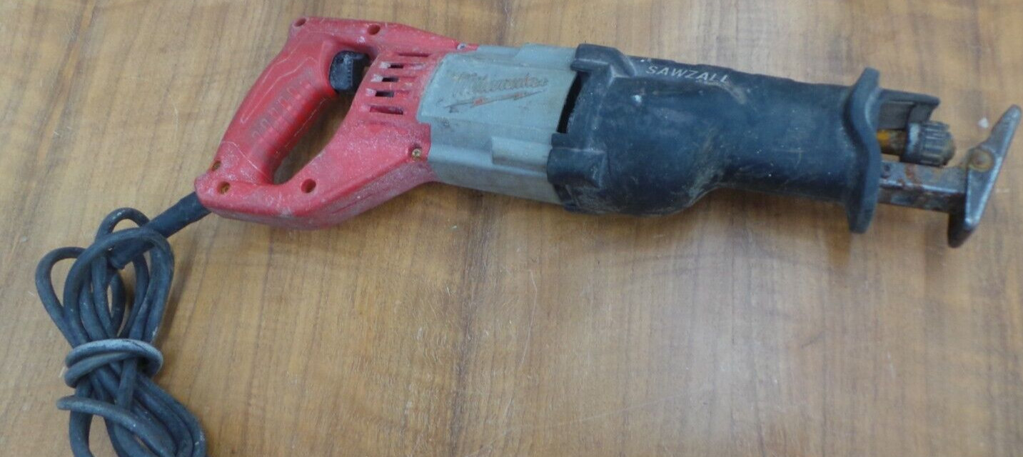 Milwaukee 6519-30 Sawzall Reciprocating Saw – Black/Red