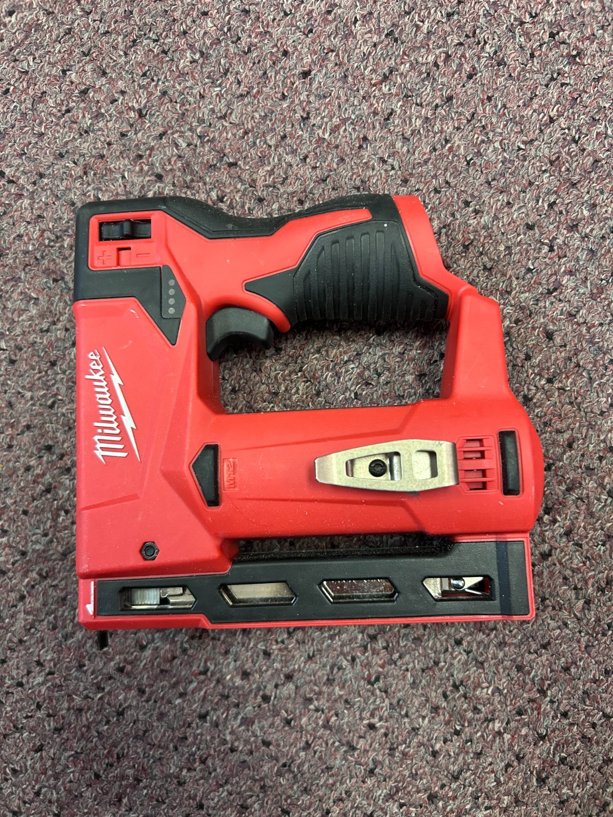 Milwaukee ‎2447-20 12V Cordless Stapler Gun T-50 3/8&Prime; – Tool Only
