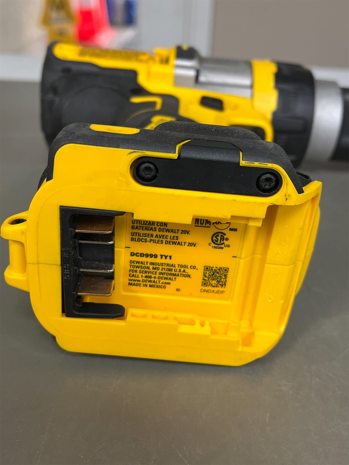 Dewalt Hammerdrill DCD999B
