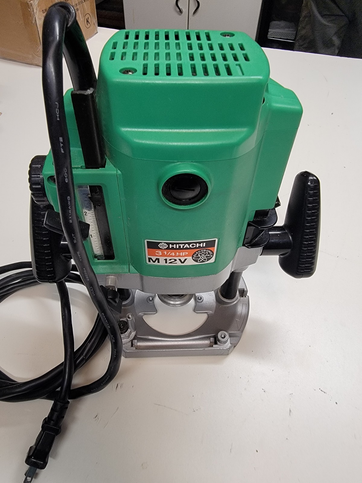 Hitachi M12V Plunge 1/2&Prime; Router 3-1/4 HP 15A 8000-20000 RPM
