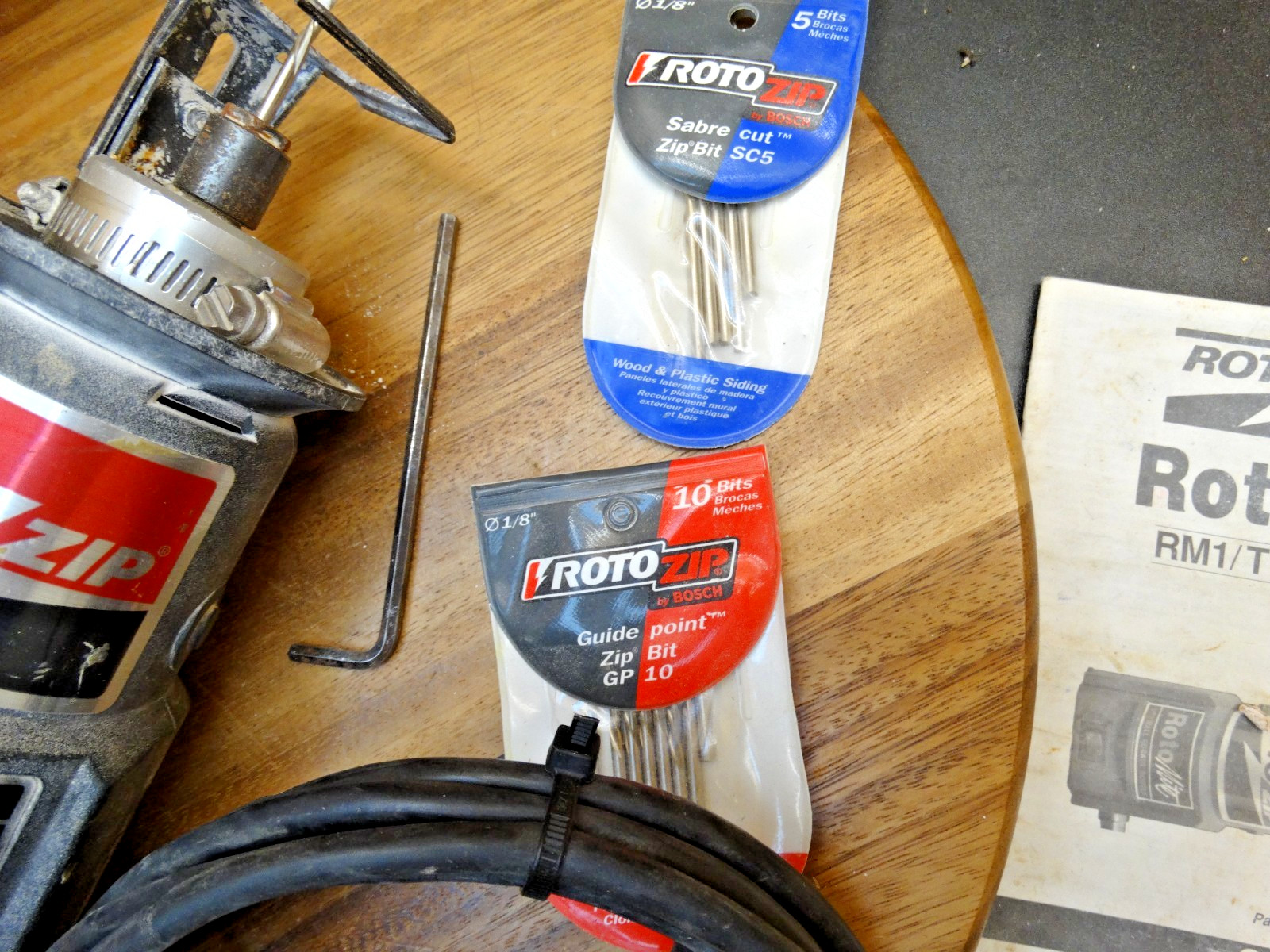 Roto Zip Roto Mite RM1 Type One Spiral Cut System w/ Extra Bits