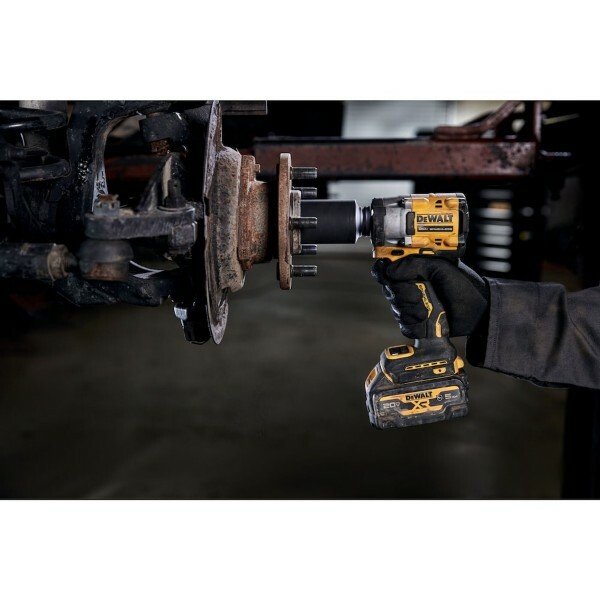 DEWALT CANADA 20V Li-Ion Cordless 3/8&Prime; Impact Wrench (Tool Only)