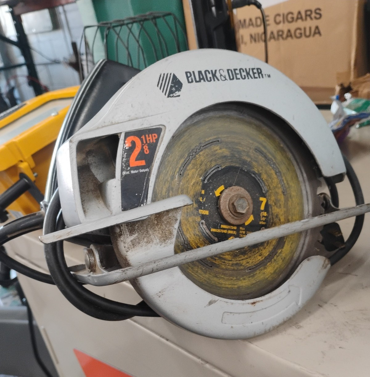Black & Decker 7-1/4&Prime; Circular Saw #7391
