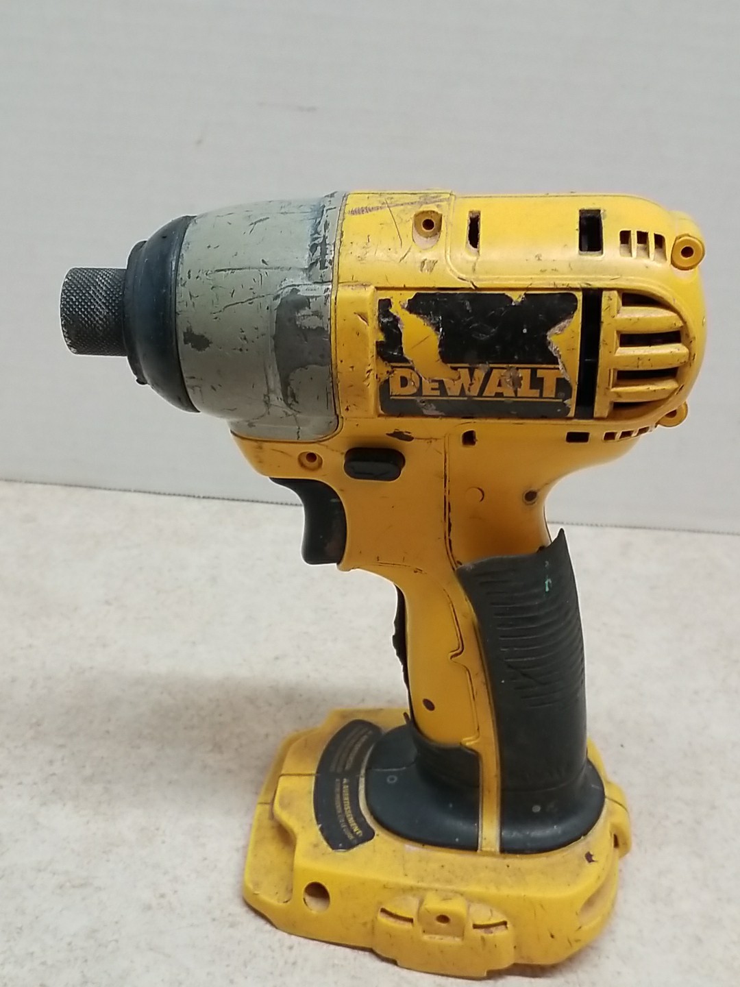 Dewalt DC825 18V 18 Volt Cordless 1/4&Prime; Impact Driver (For Parts/Repair)