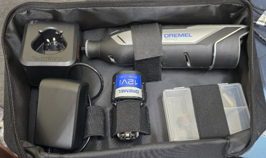Dremel 8240 Cordless Rotary Tool 12-Volt 2 AH Lithium-Ion Battery