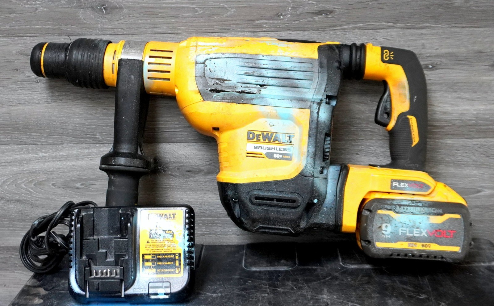 DEWALT DCH614 60V FLEXVOLT SDS MAX Rotary Hammer + 9Ah Battery & Charger