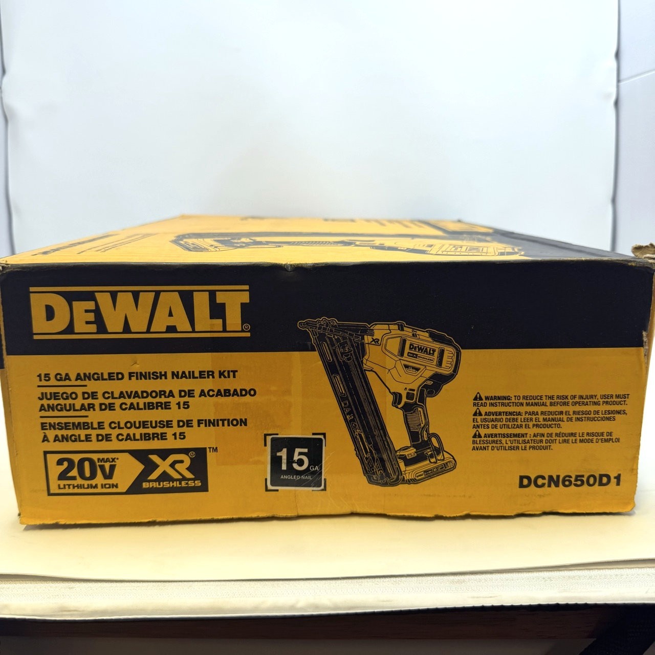 DEWALT DCN650D1 20V MAX XR 15GA Angled Finish Nailer Kit Battery Charger NEW