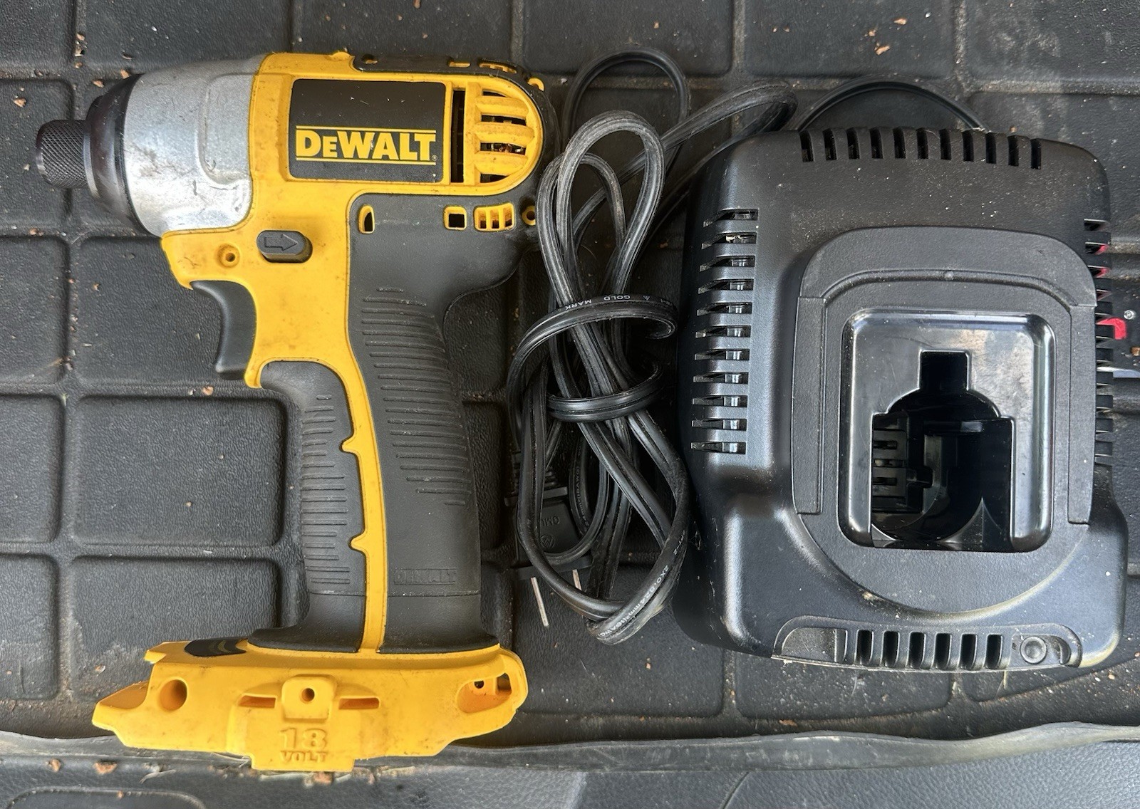 Dewalt DC825 1/4 inch Cordless Impact Driver Tool And Charger (No Battery)