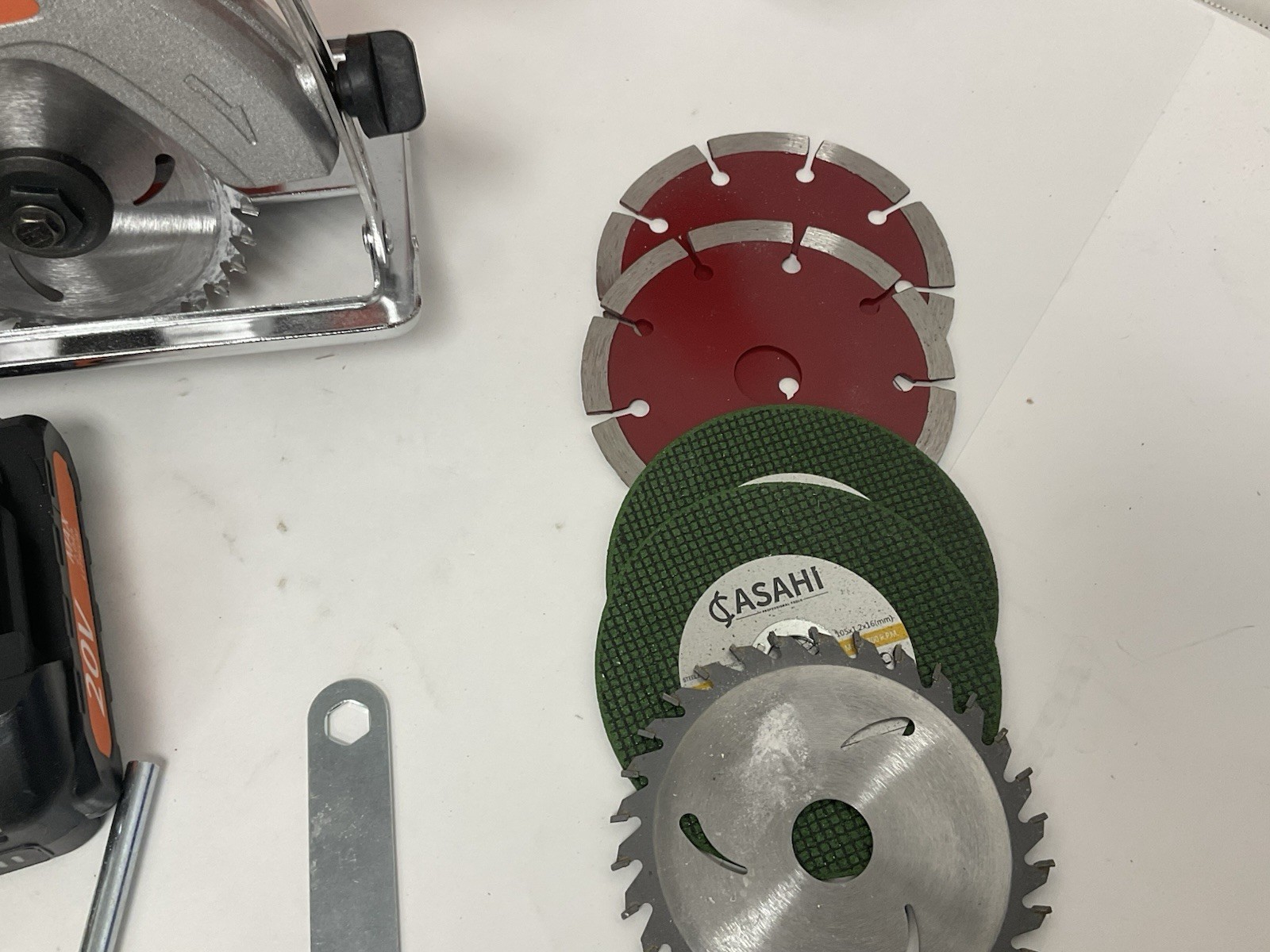 Cinyaten Circular Saw Kit -2 Battery And Battery Charger, Comes With 6 Saw Blade