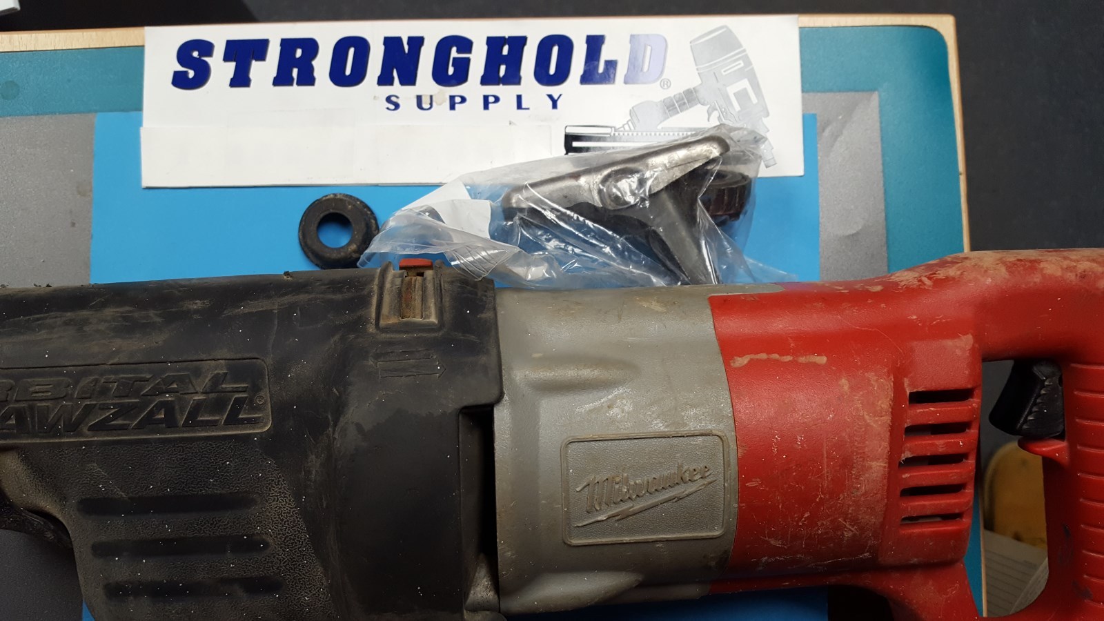 USED 06-65-0045 GUIDE ROD FOR MILW 6520-21 BO2D-SELLING PART OF THE PICTURE
